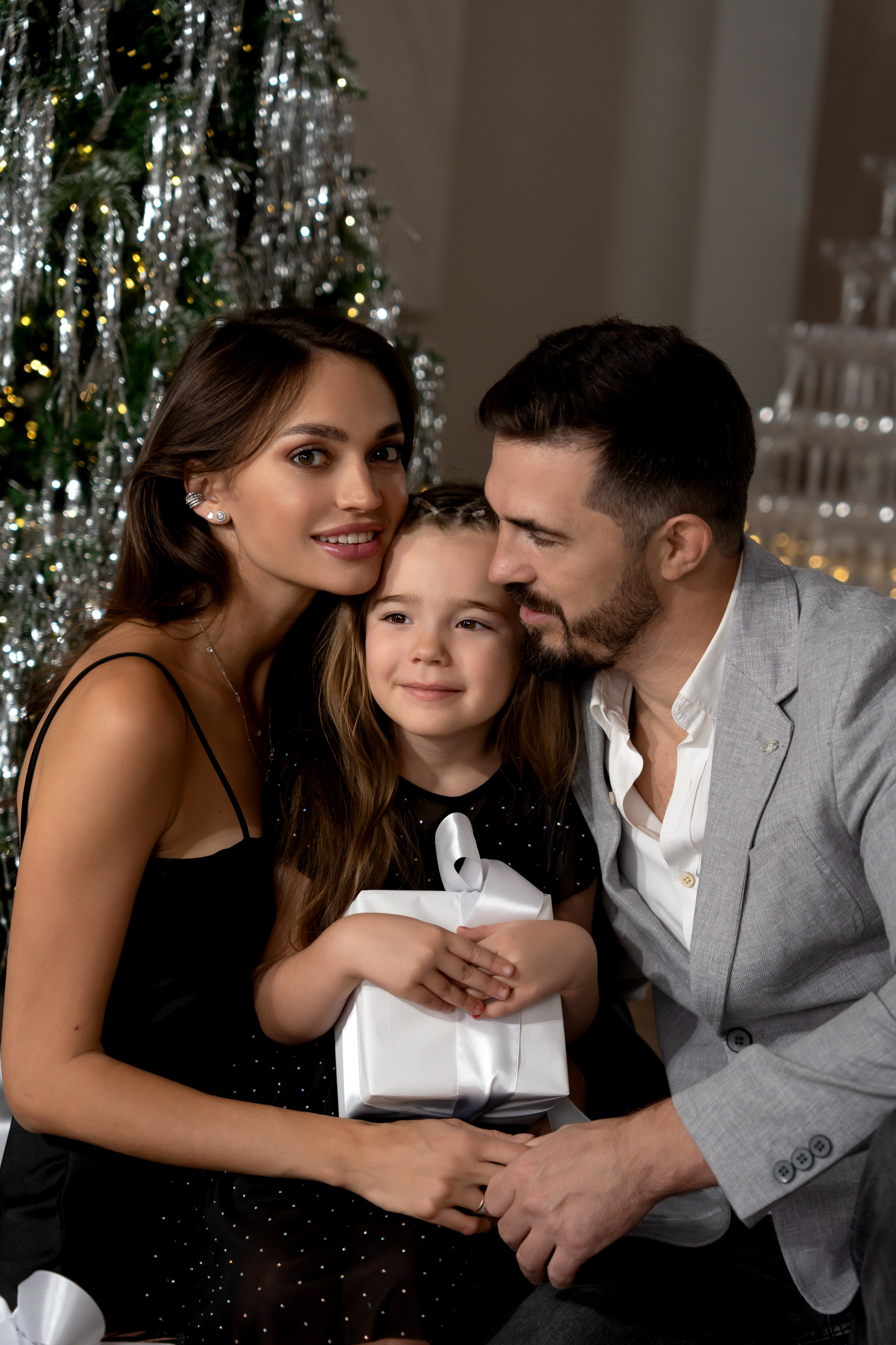 Красивая новогодняя фотосессия для Каролины и родителей. Фотограф в Красноярске. Юлия Чаушанская