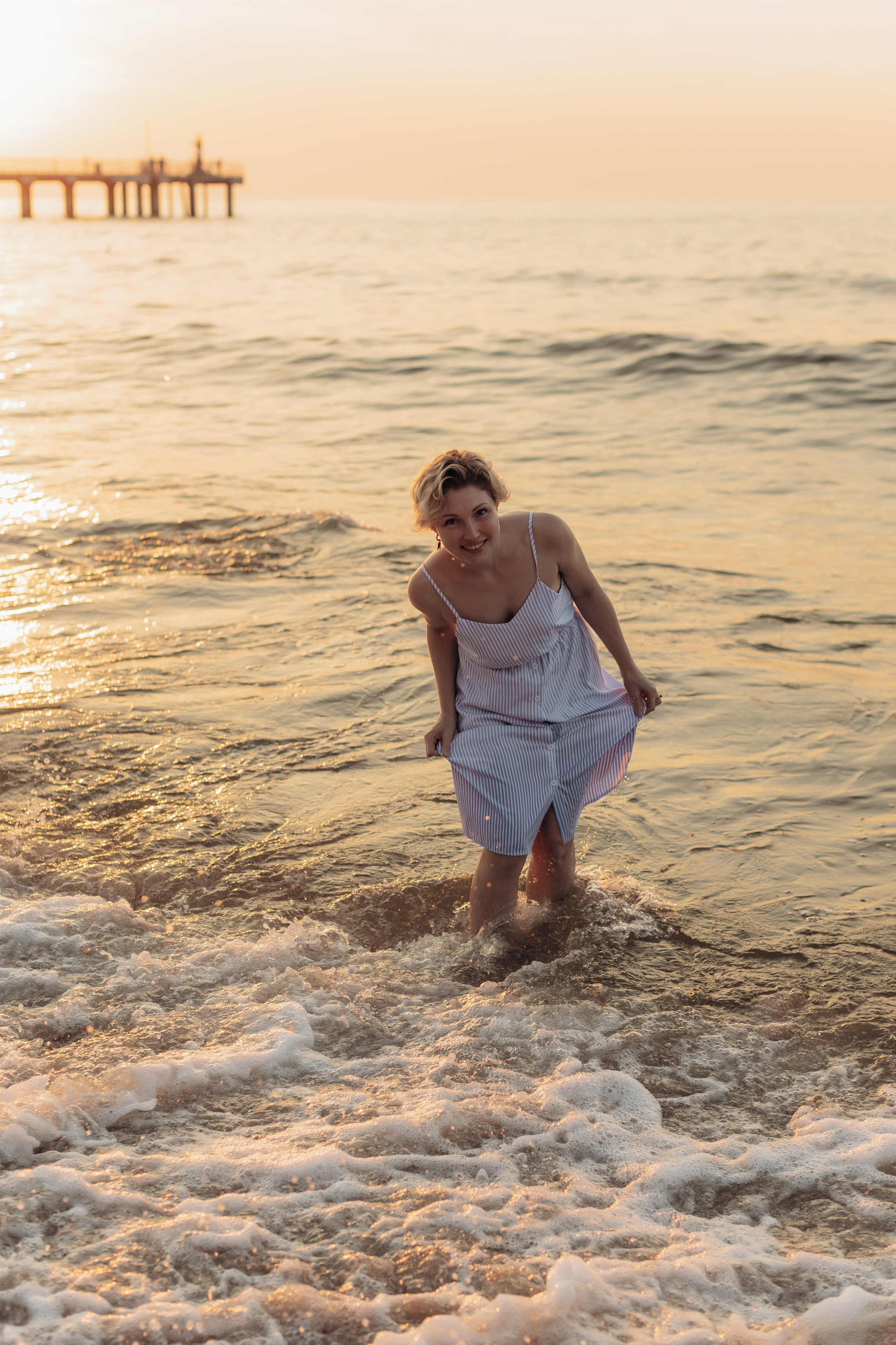 Подруги Пионеский Сосновый бор закат. Фотограф в Калининграде свадебная фотография, репортажная, фотосессии