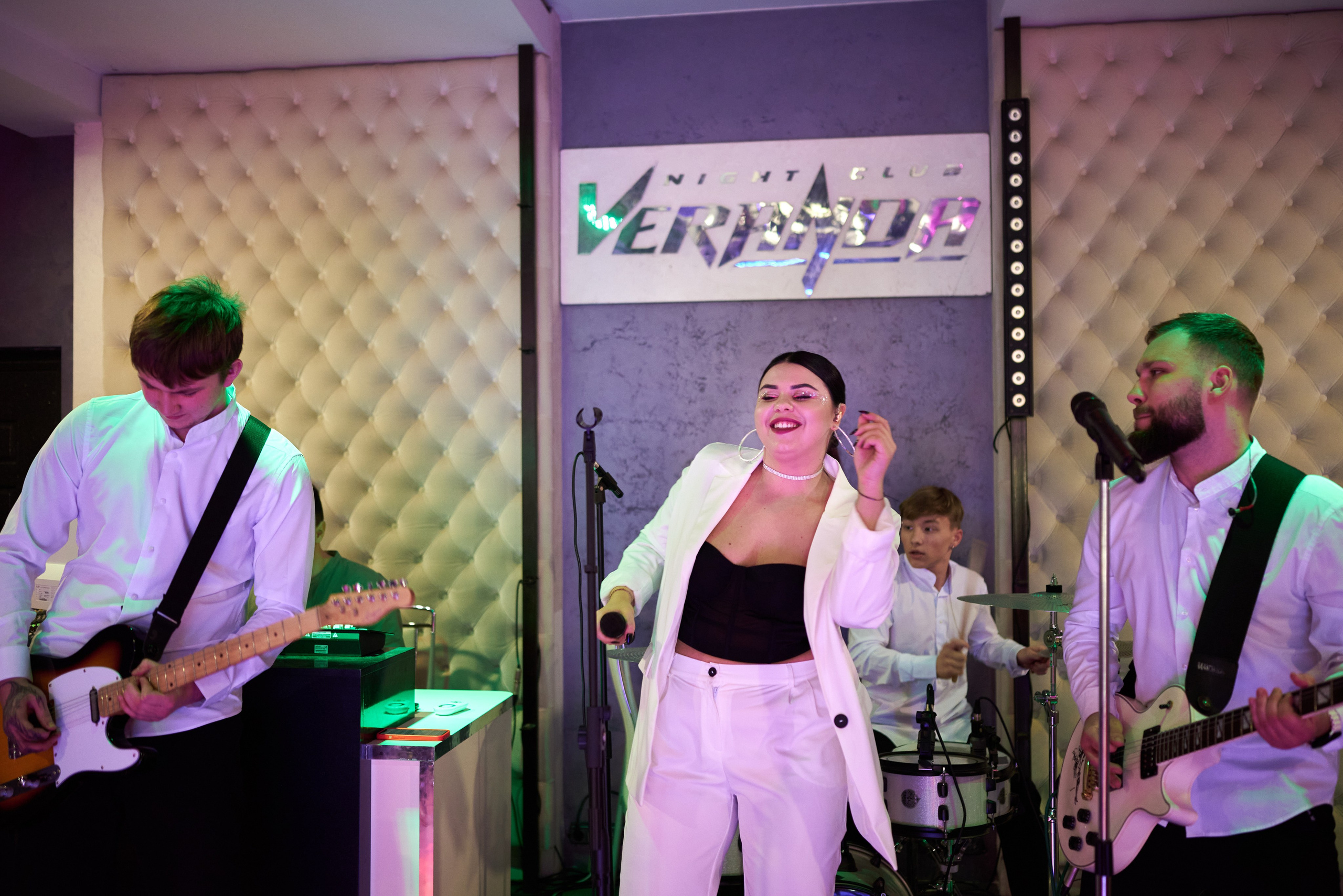 Фотограф Старый Оскол, свадебный фотограф на мероприятие. Профессиональный фотограф Старый Оскол, Губкин — свадьба, венчание, крещение, юбилей и день рождения