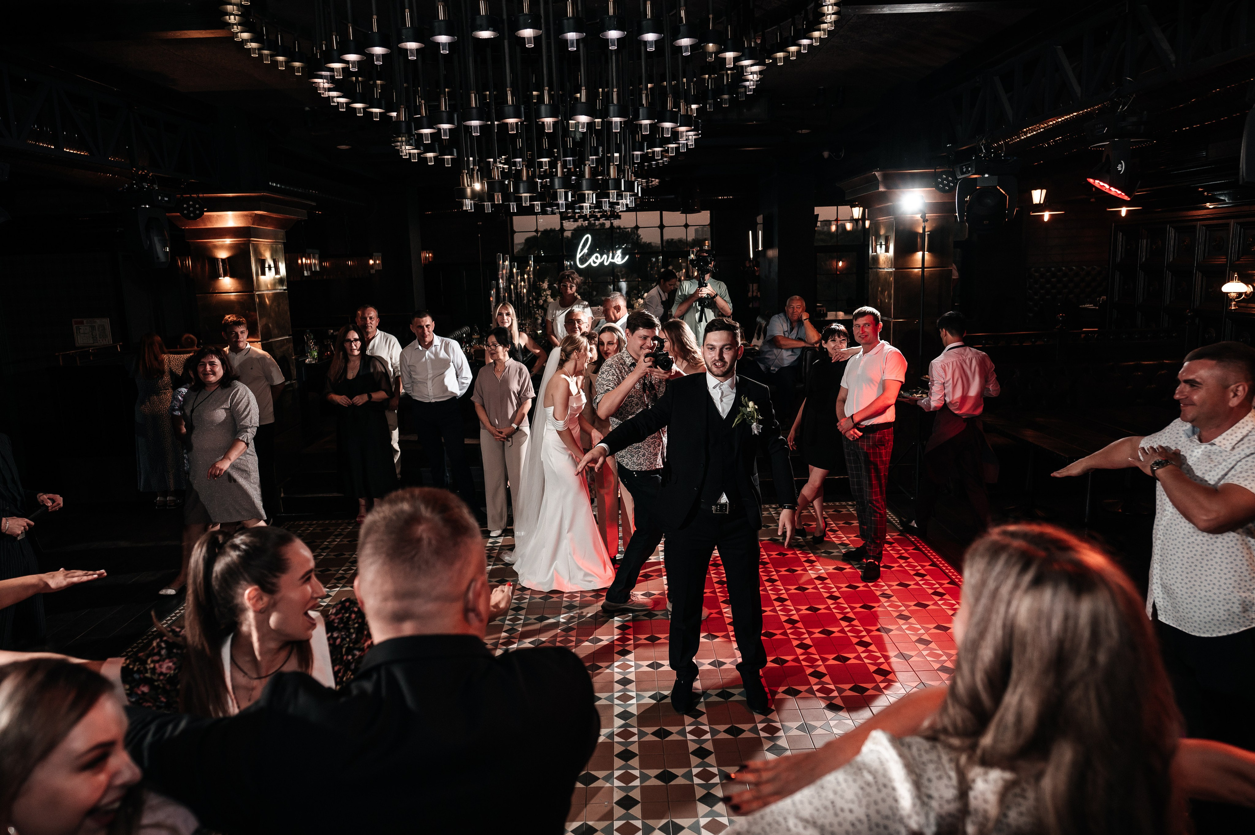 Даниил и Валерия. Черная утка. Полный день. Фотограф Екатерина Бочарникова