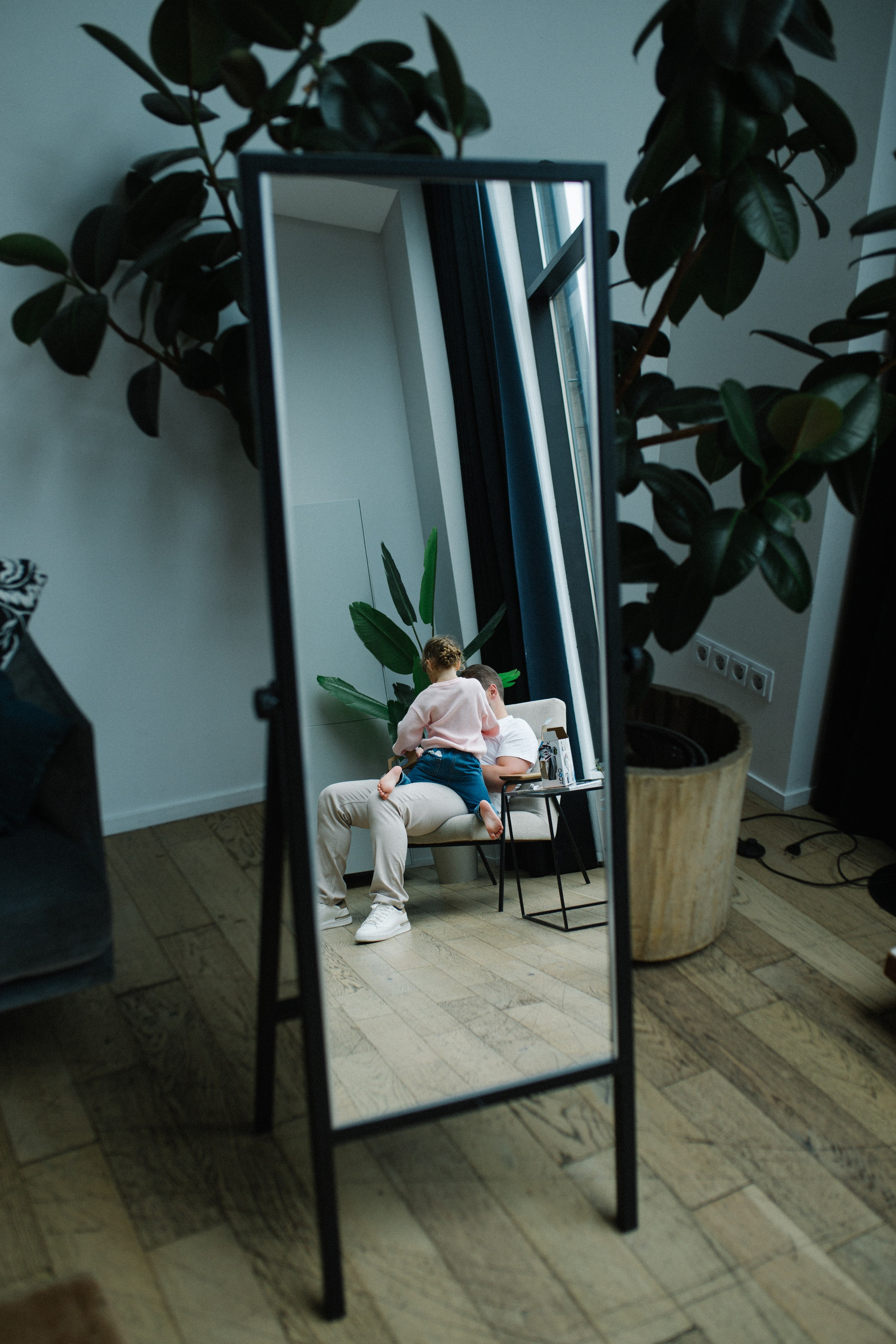 Купание с танцами на столе. Фотограф Оля Батист