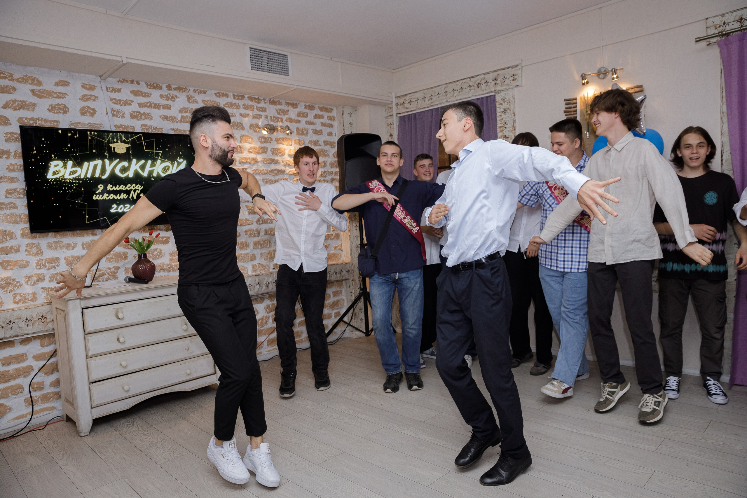 17.06.2024 Выпускной Черемша 9Б. Маша Гонтарь Семейный домашний репортажный фотограф в Санкт-Петербурге