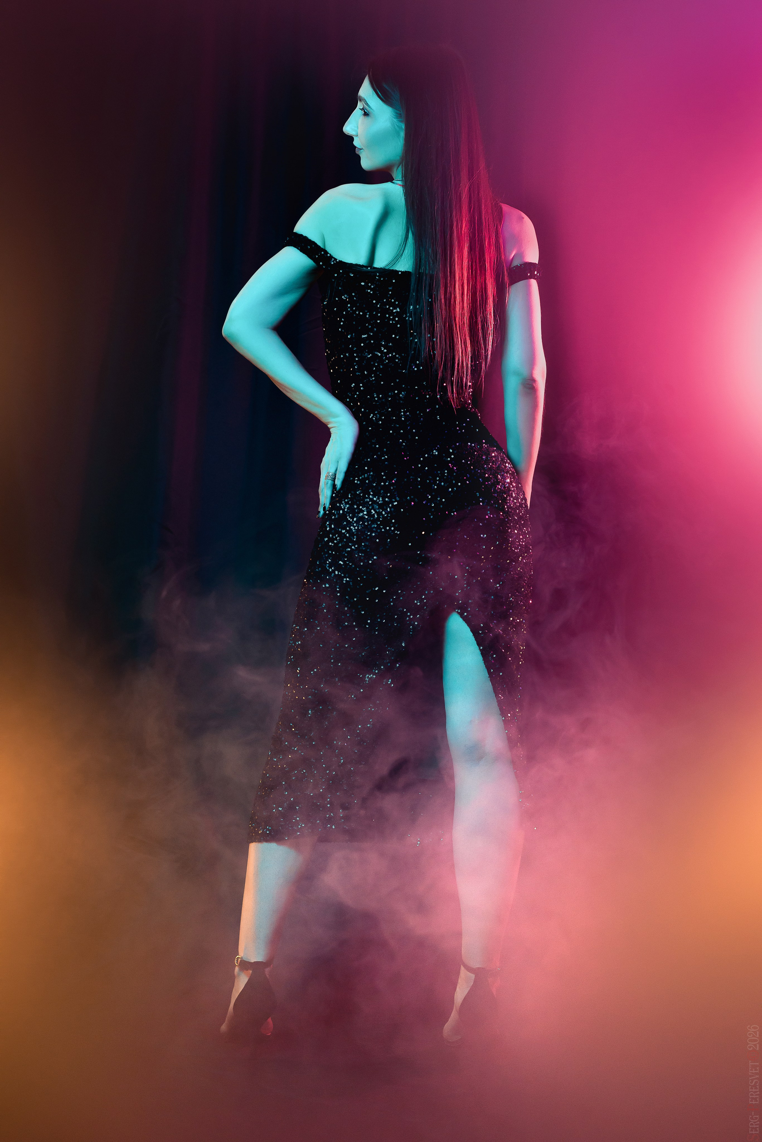 Фотосессия в студии для девушек в Москве - фотограф Сергей Пересвет. Ваш фотограф на праздник в Москве, Раменском, Жуковском, Люберцах