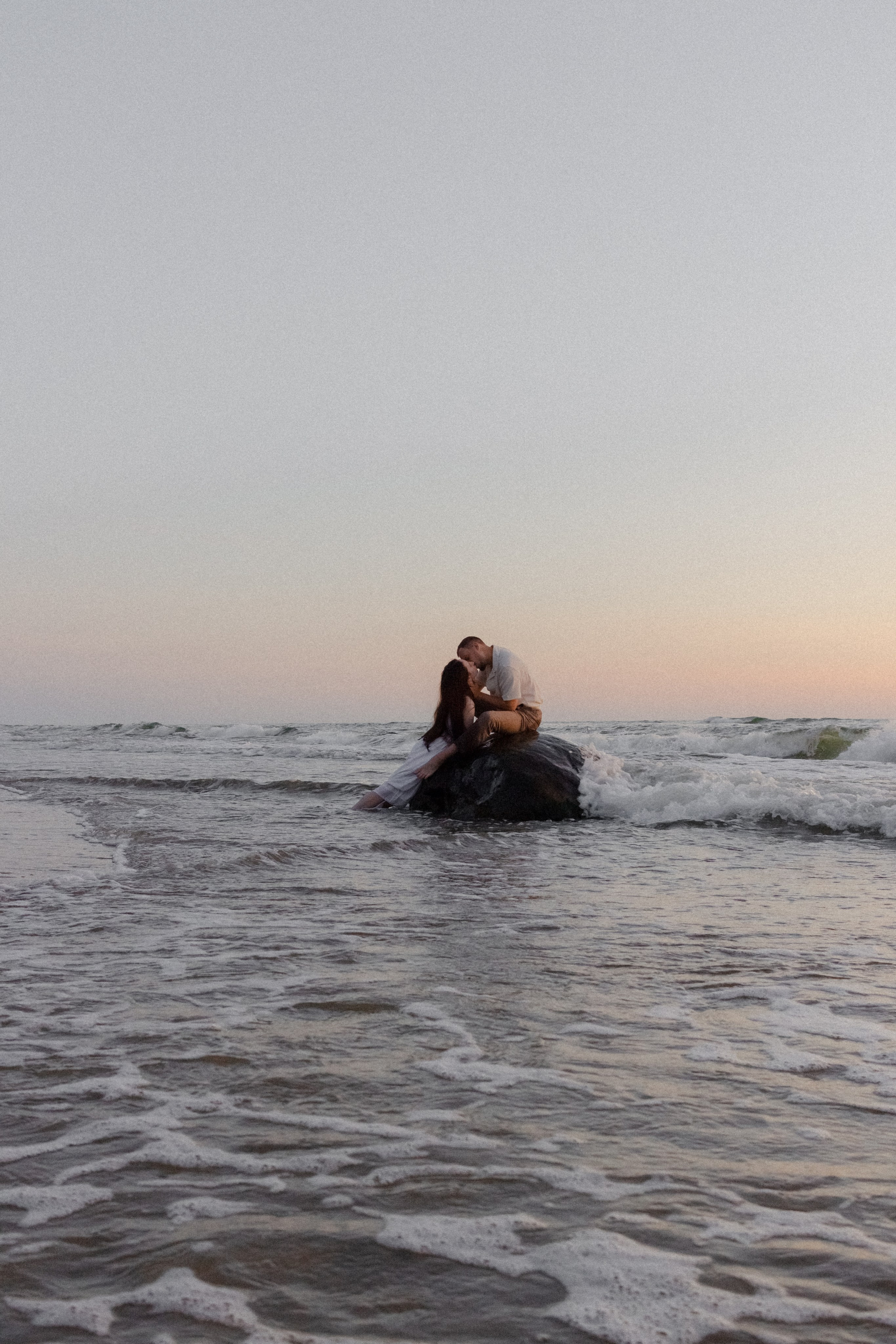 Киношная парная фотосессия на море в Калининграде / Донское. Портретный фотограф в Калининграде Рита Холодова