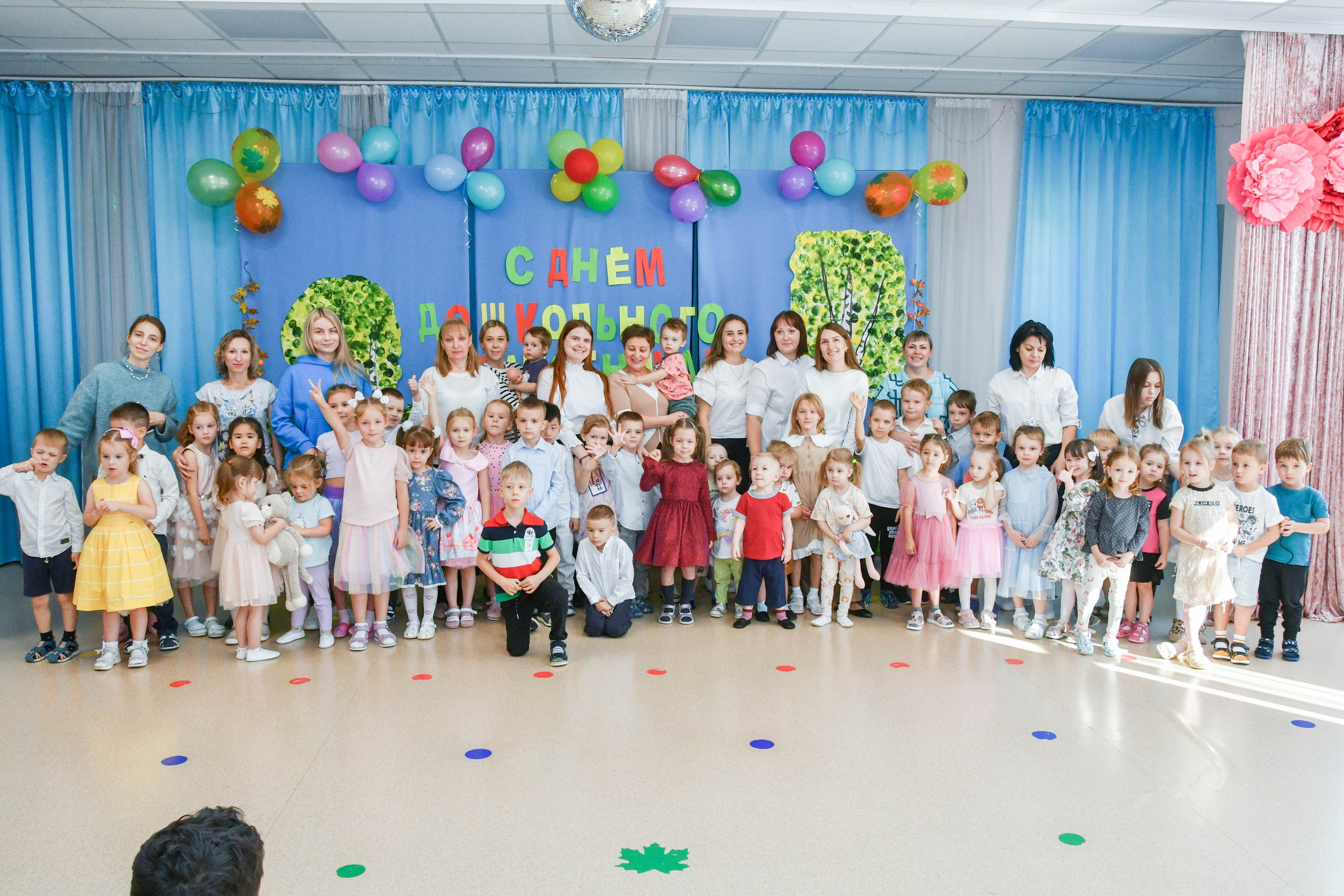 2023 г. День дошкольного работника и прогулка. Репортажный и детский фотограф в Новосибирске