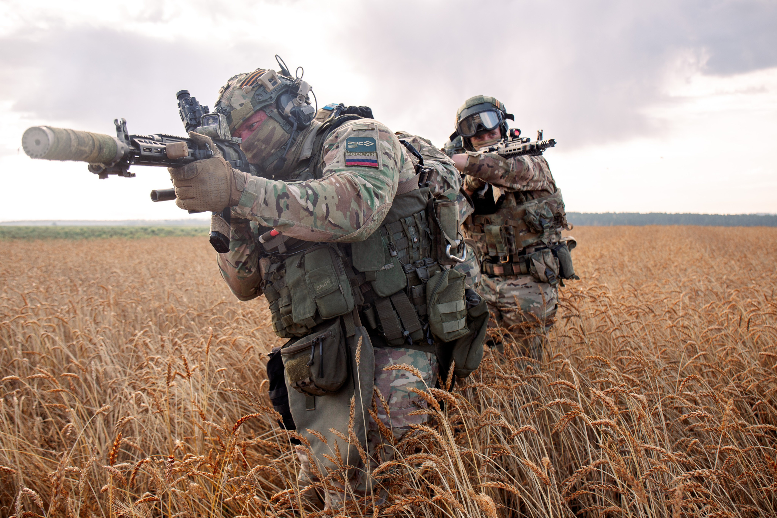 Поле. Для тех, кто не ждёт удачи, а создаёт её. Каждая фотосессия — это твой момент, твой стиль, твой успех. 📸