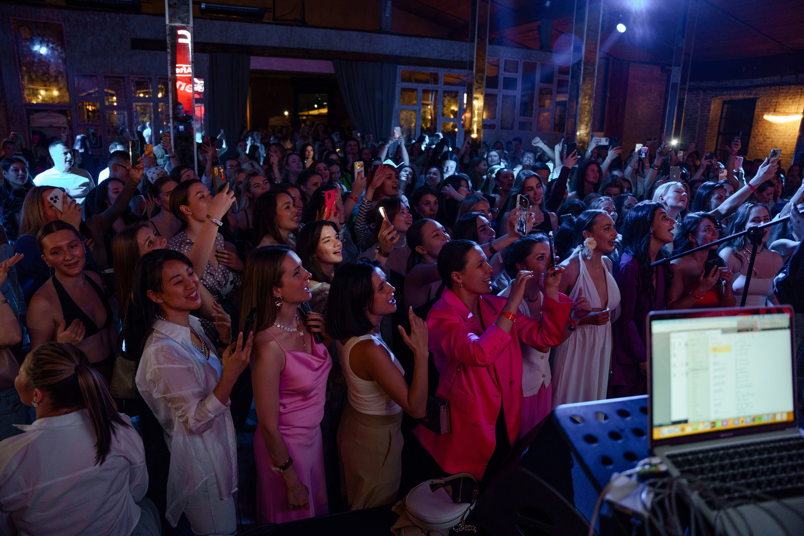 Фотограф на самую масштабную женскую конференцию в России WomenConf. Репортажный фотограф Москва Сергей Дружинин