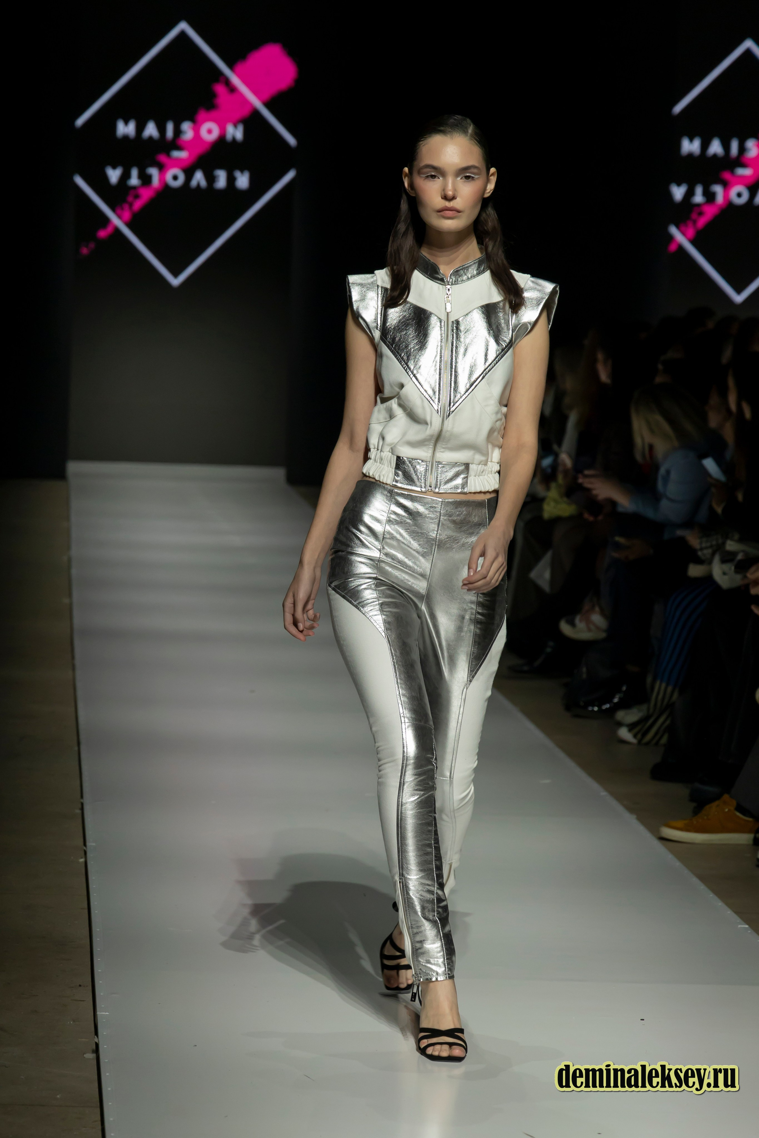 Московская неделя моды 2024 4 октября дизайнер MAISON REVOLTA Бразилия. Репортажный, семейный и студийный фотограф в Москве Демин Алексей