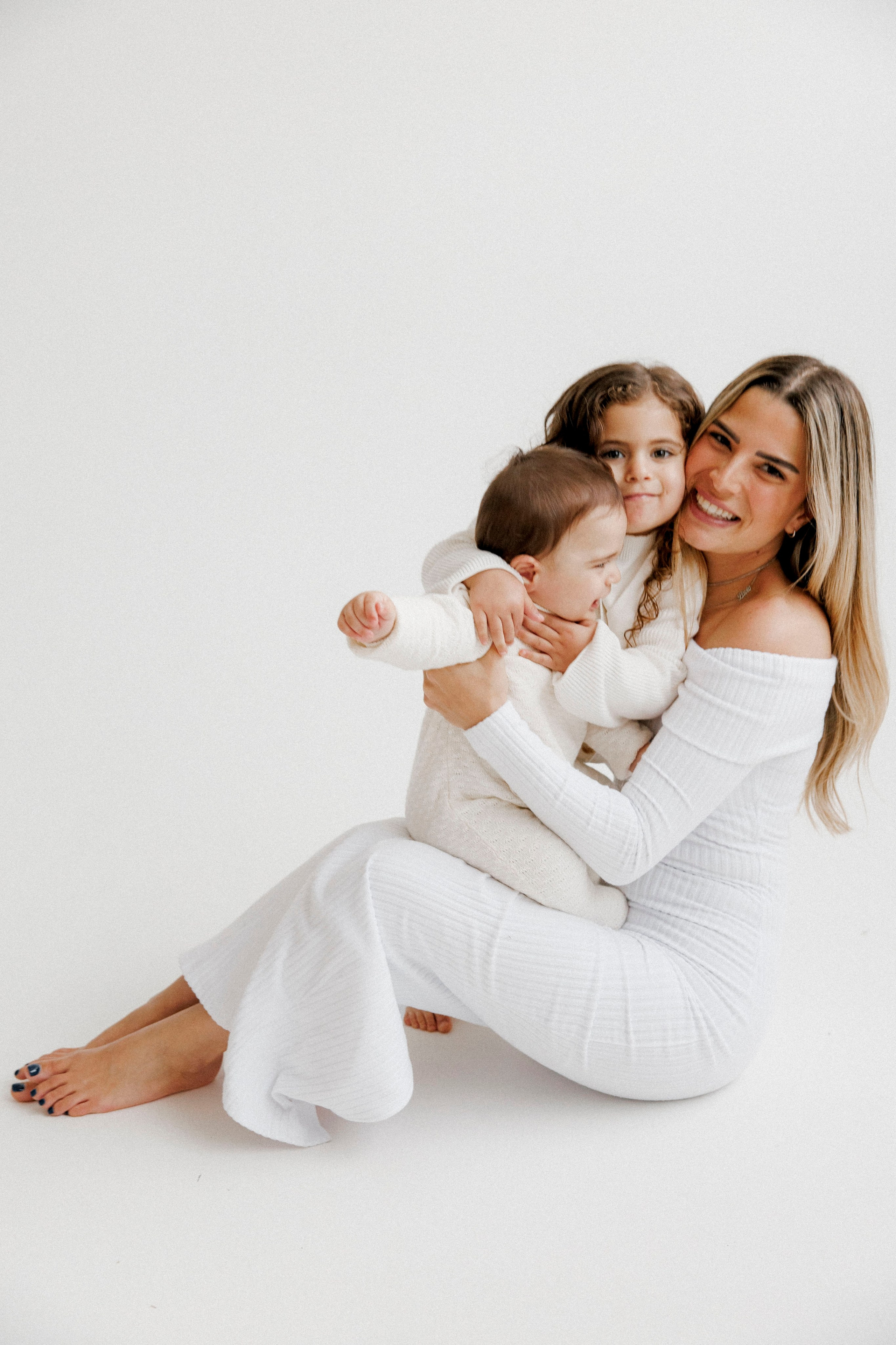 Family photoshoot in White Studio. Wedding and family photographer