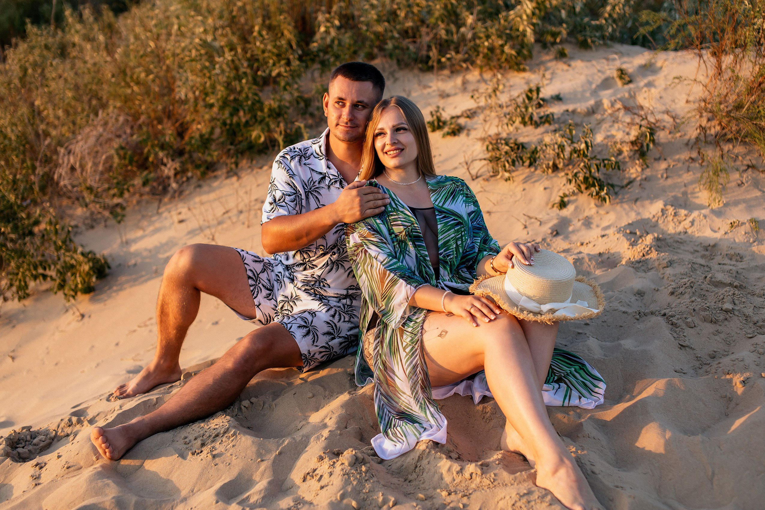 Идея для фотографии в стиле лавстори в дюнах Джемете