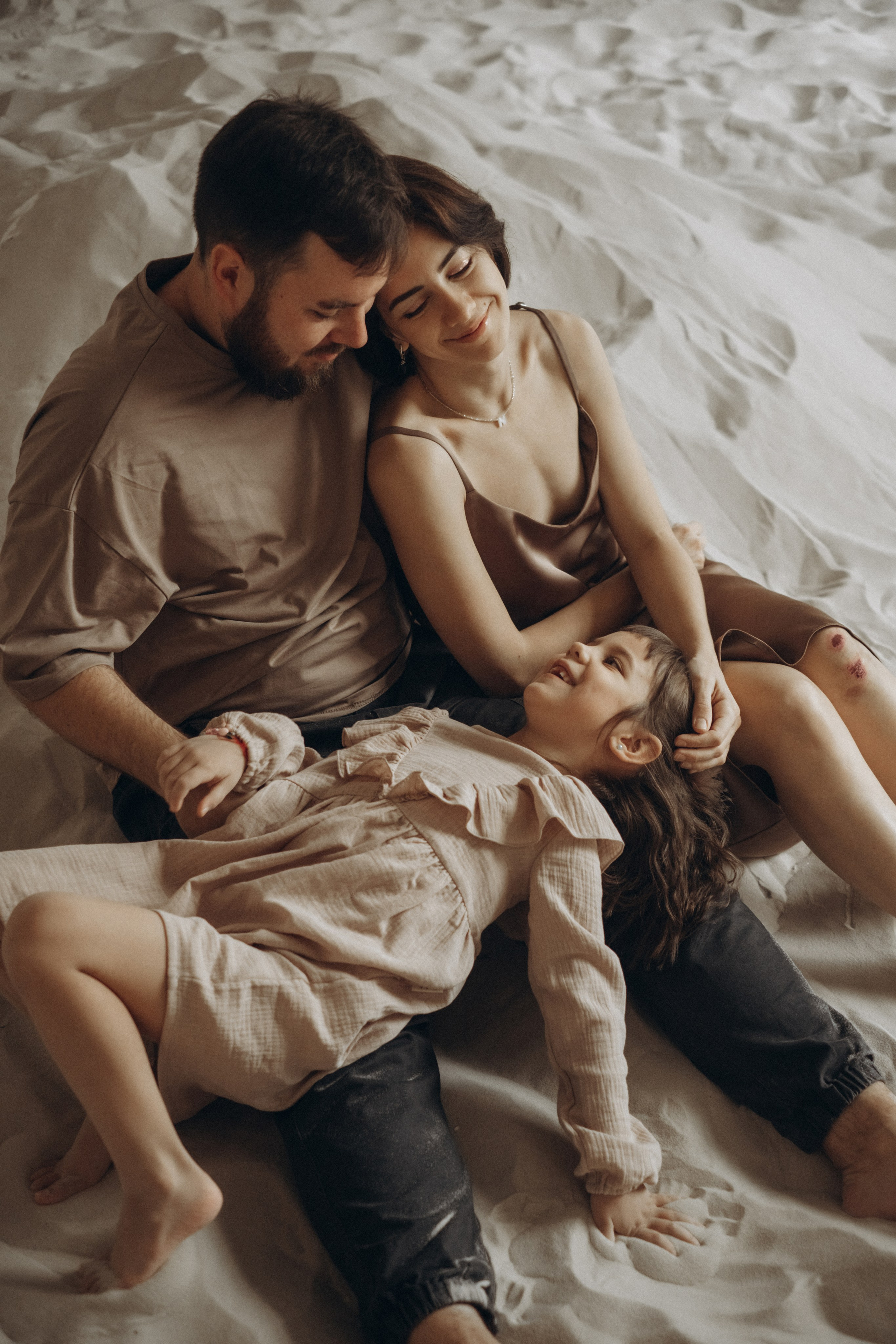 Семейная фотосессия в студии. Семейный и детский фотограф в Санкт-Петербурге