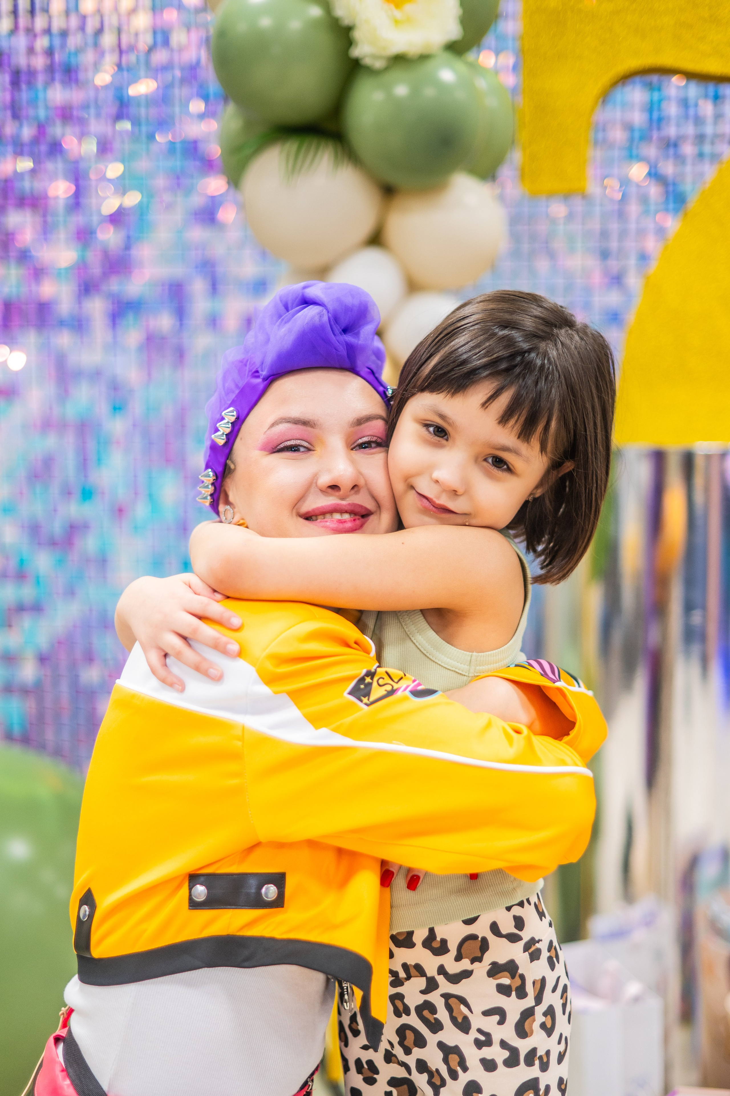 День Рождения Аленочки в Ниндзя Кидс в гости к ней пришла Супер Звезда Руми. Я Ольга Казанцева, фотографирую снимаю ваши киноистории и печатаю фото и цифровые портреты на холсте