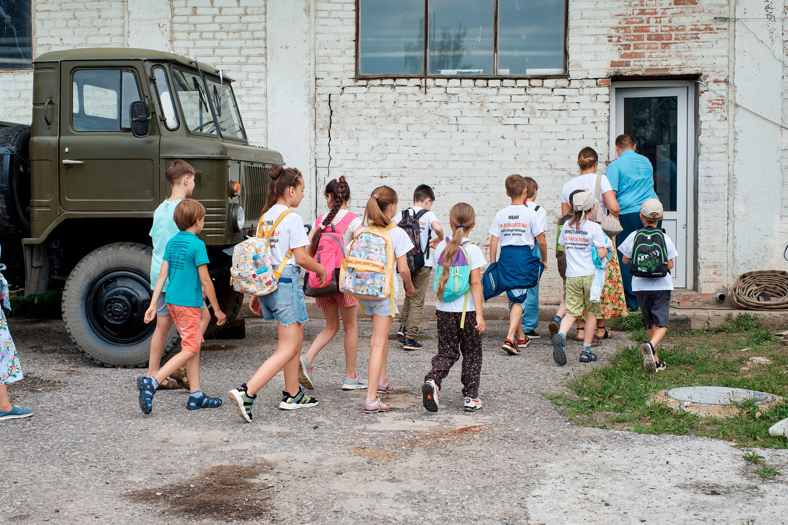 Детский лагерь ДЮНА. Поход в «Пожарно-спасательную часть № 22». Фотограф Таганрог Анна Трайжон