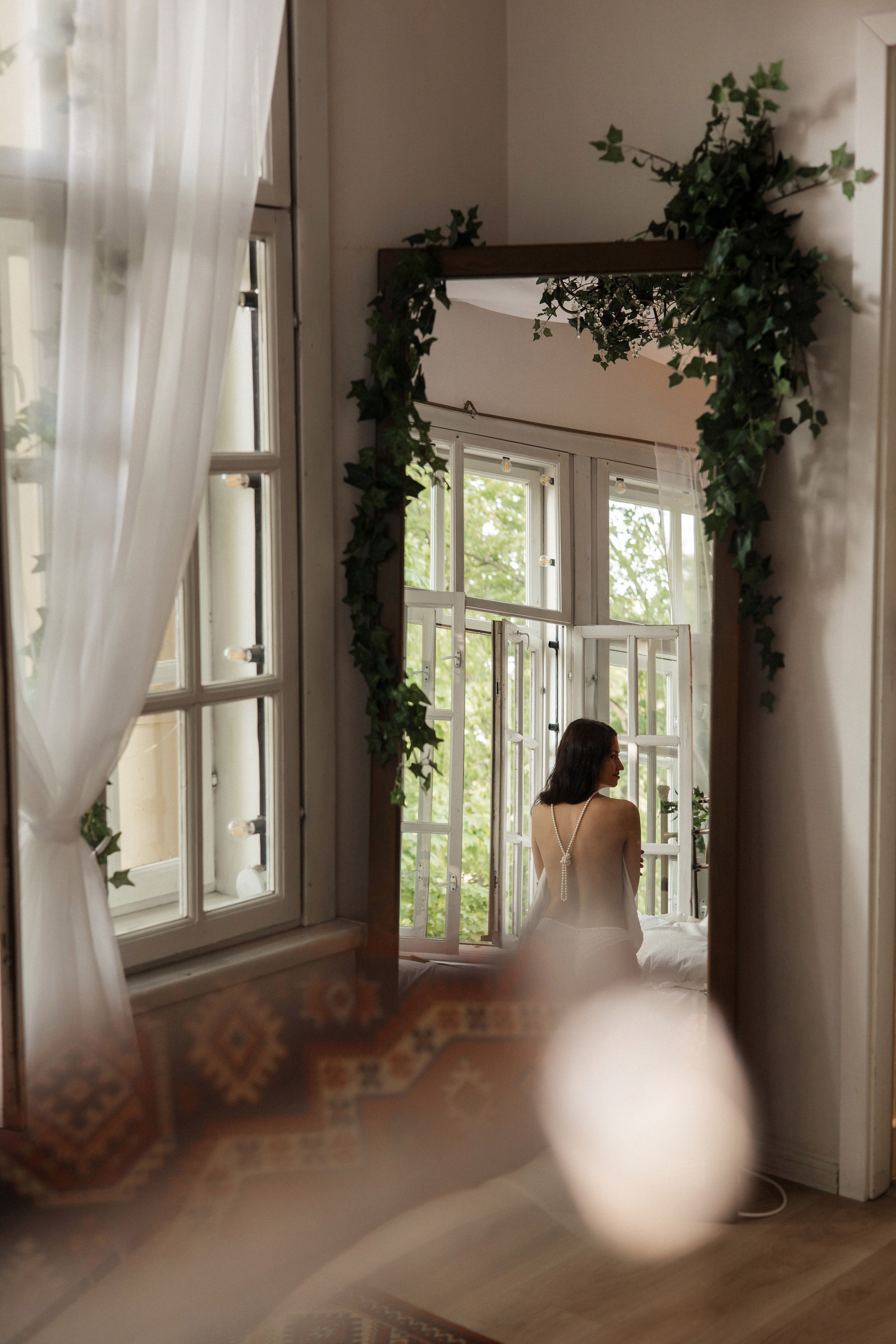 На балкончике. ФОТОГРАФ РОЗА ФИЛИНА СПб I МОСКВА