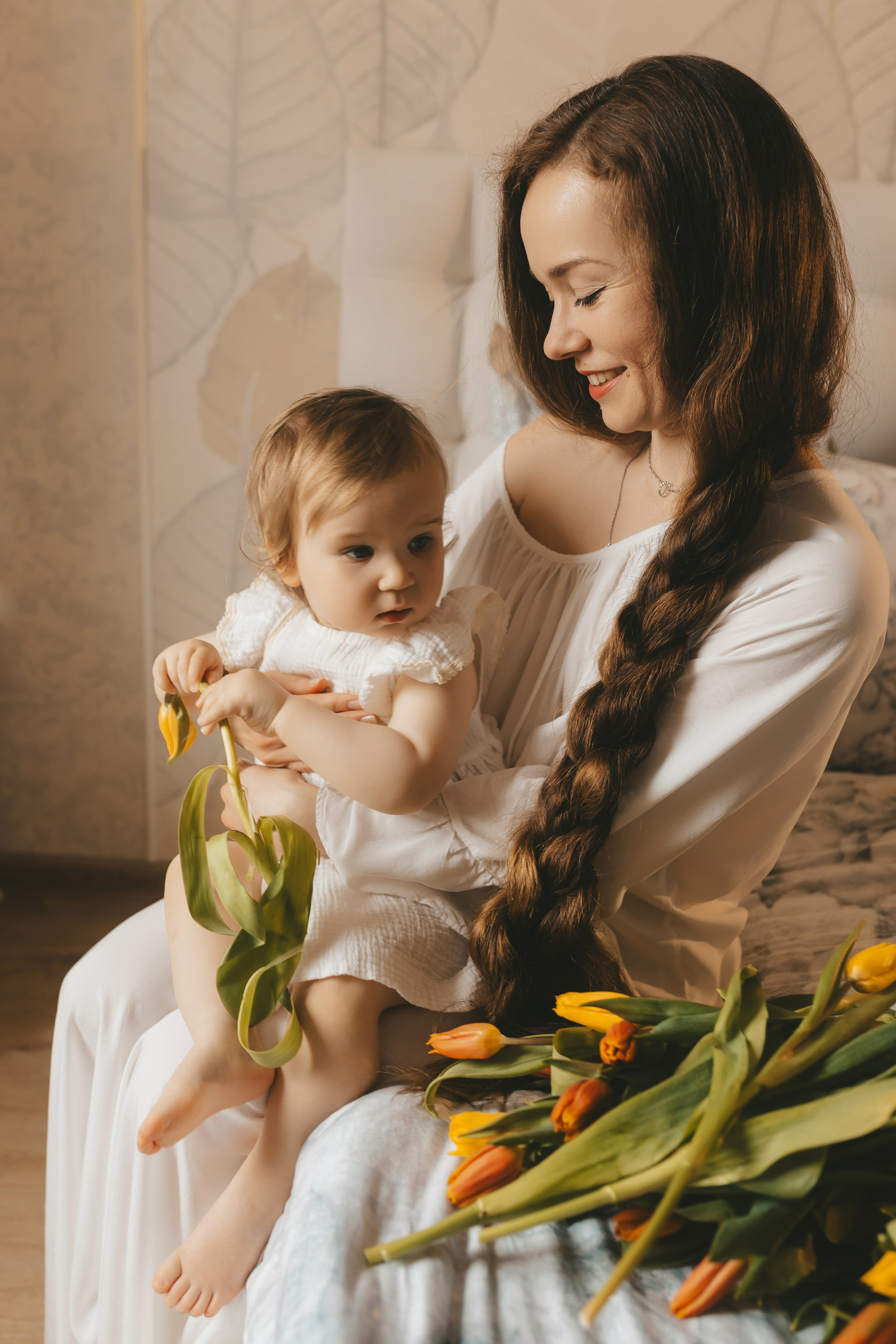 Весенняя домашняя семейная фотосессии мамы с дочками. Семейный и женский фотограф в Москве Надежда Воробьева