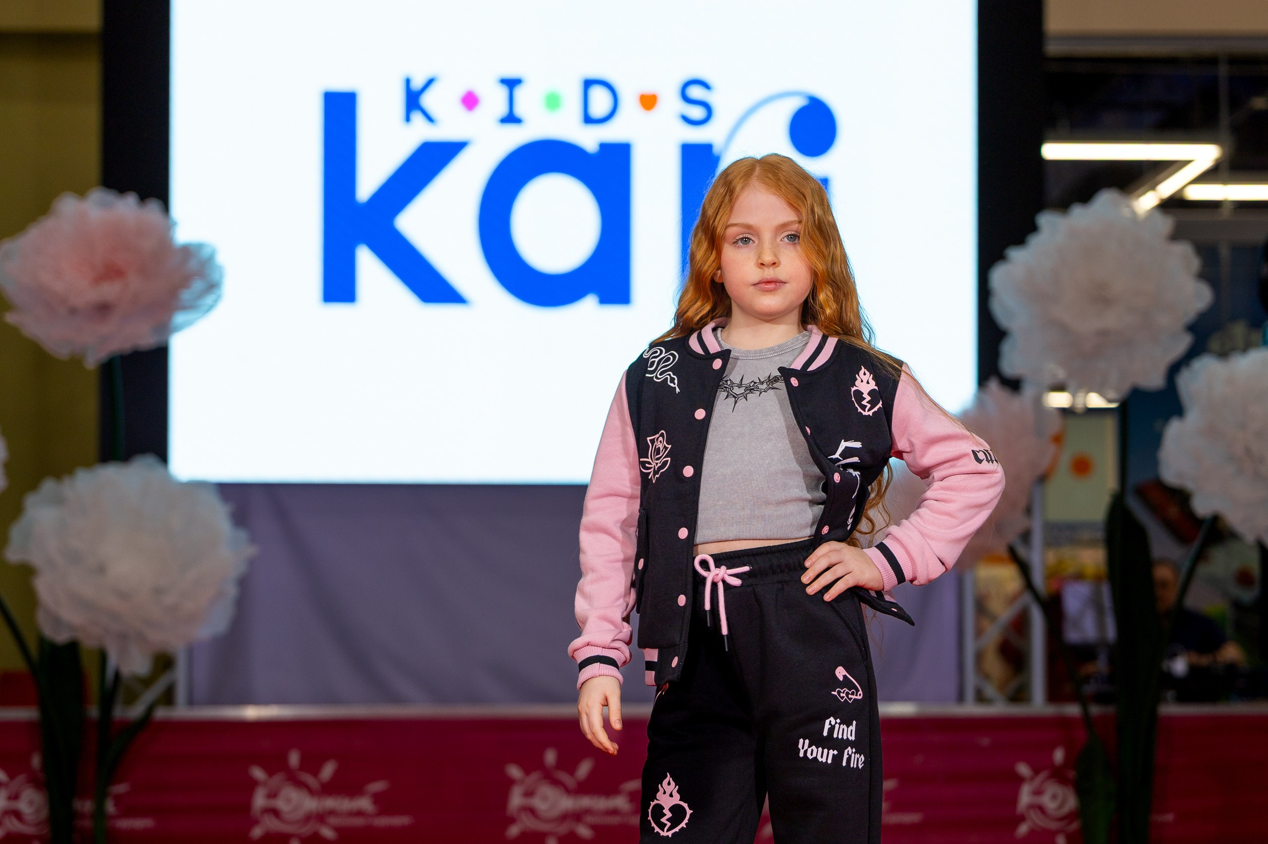 Показ брендов. ТЦ Южный. Апрель 2026. Спортивный, репортажный и портретный фотограф в Казани Алексей Горячев