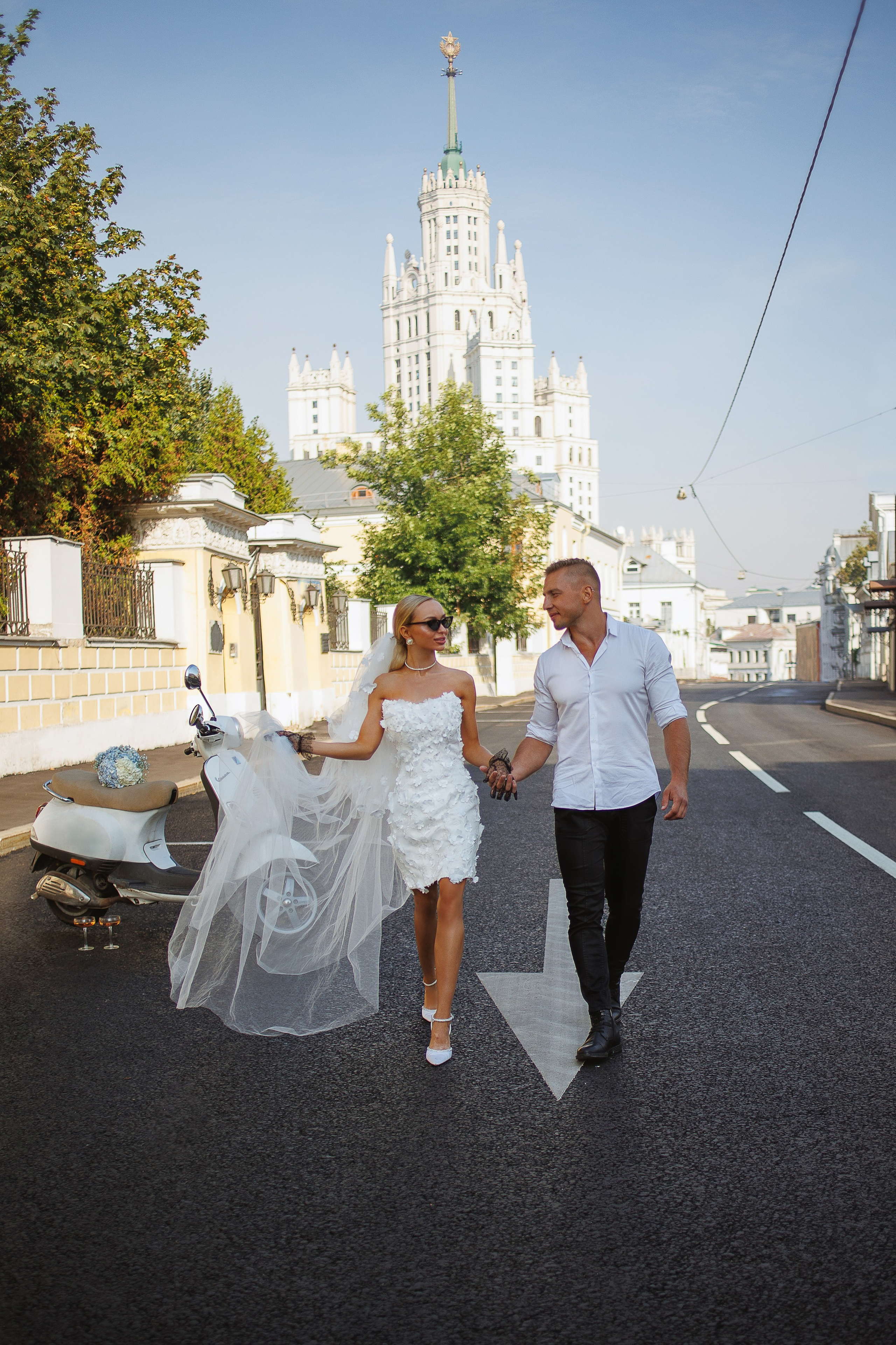 На мопеде Даша и Леша. Марковкина КрисТина