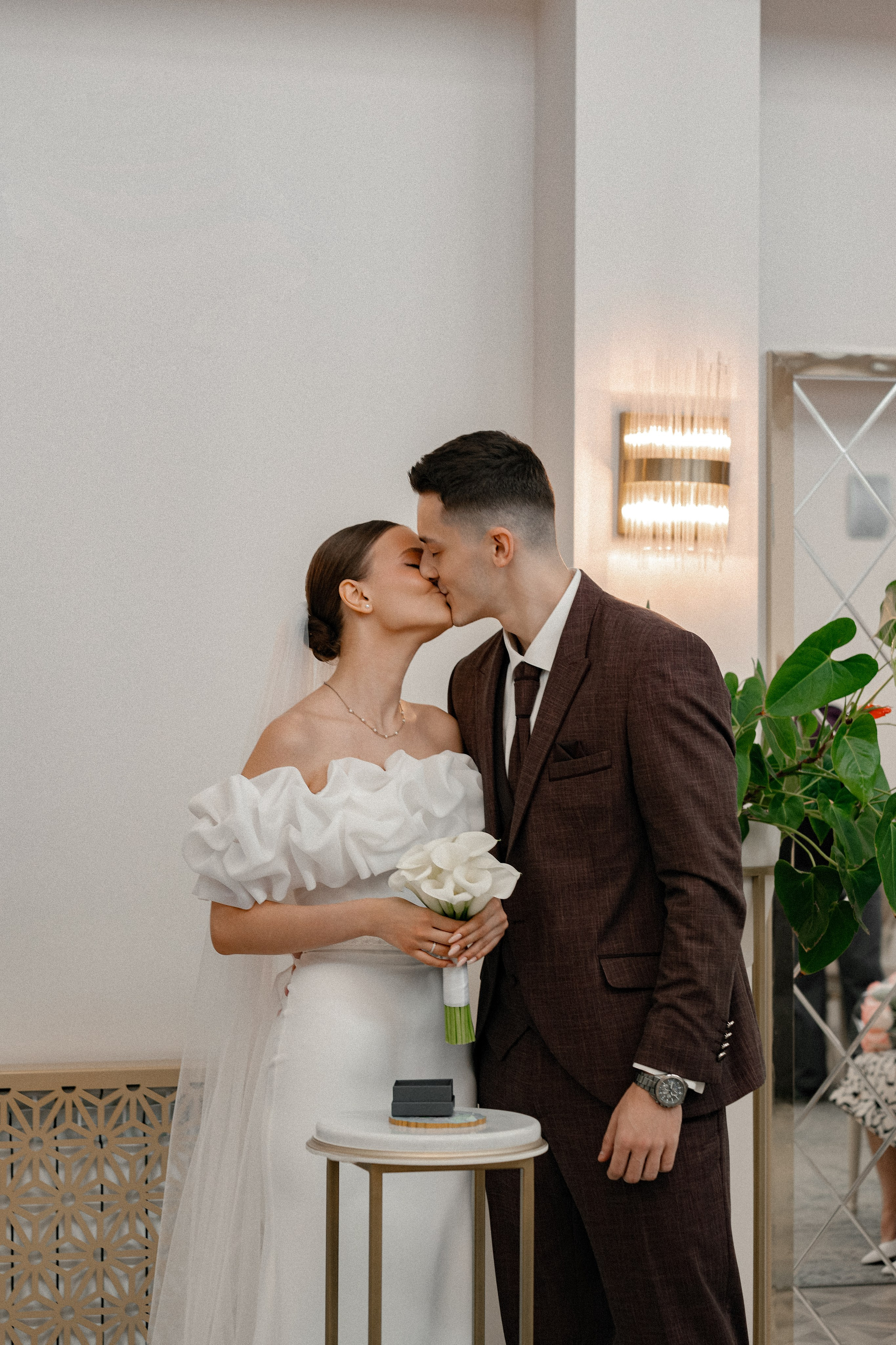 Свадебная фотосессия в Бутырском ЗАГС (Дворец Бракосочетания № 4) и прогулка в отеле Solux (Солюкс)