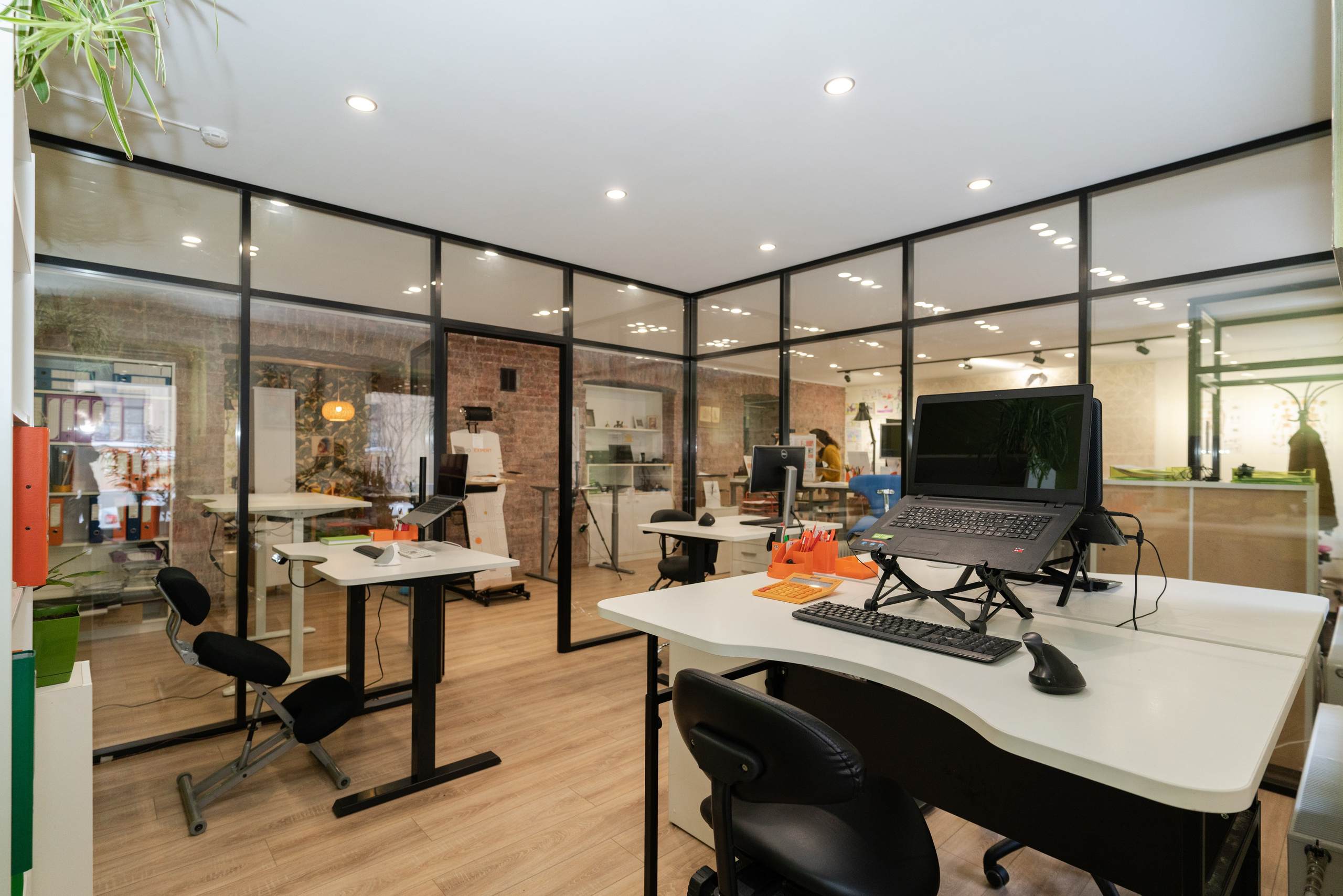 Офис и шоу-рум. Дизайнер декоратор интерьеров и предметов интерьера