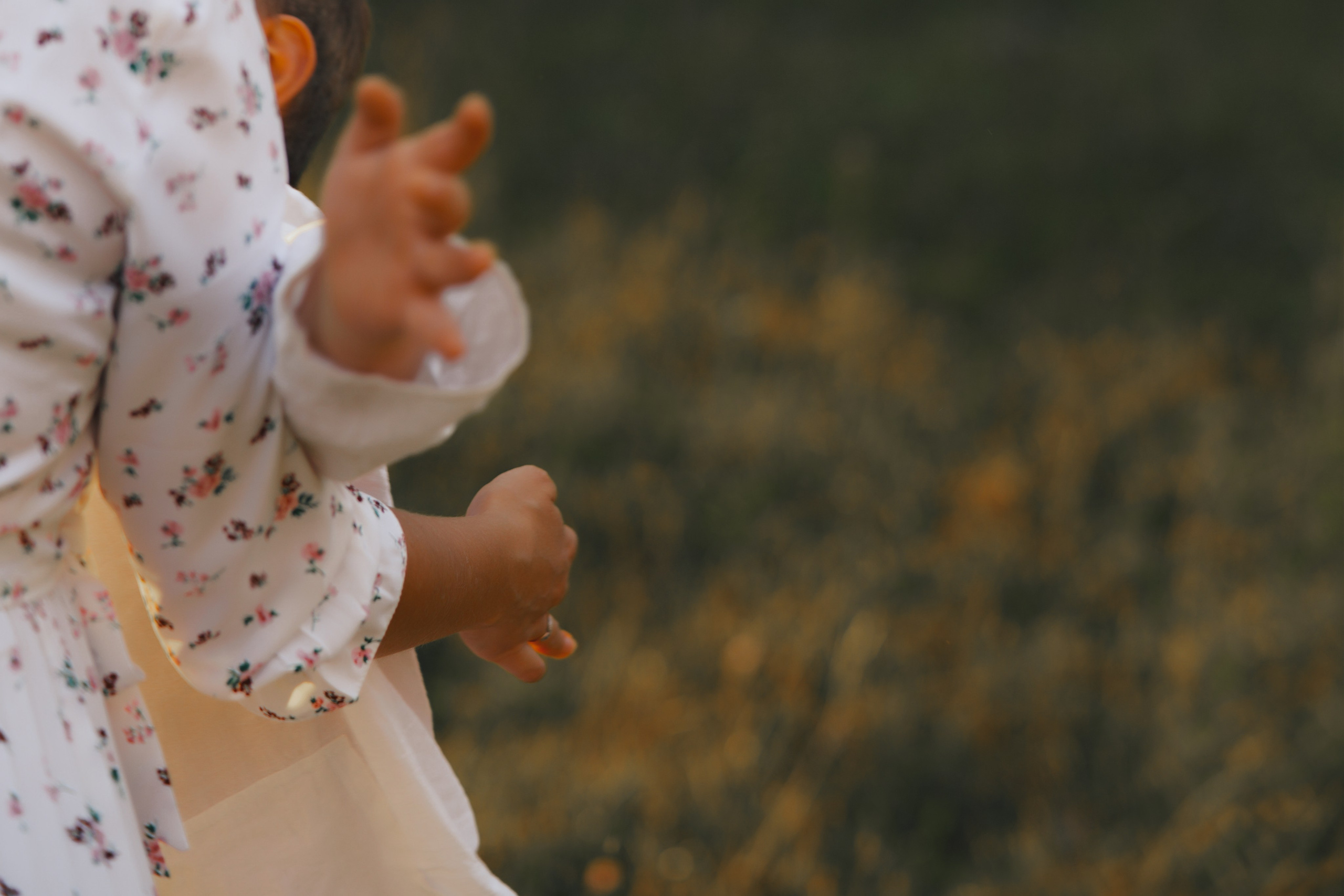 У дома. Фотограф Мария Зайчик