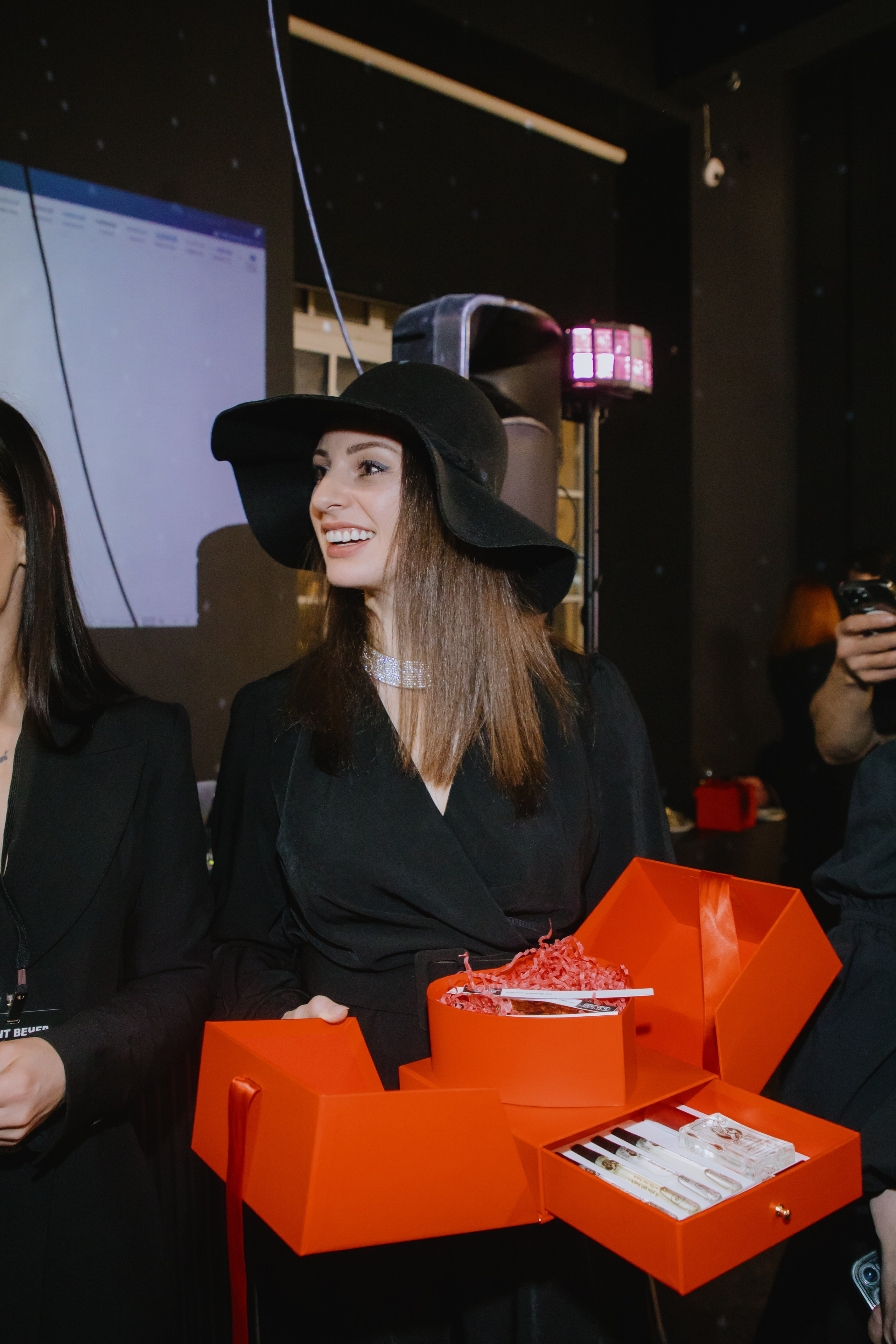 See `You Perfume. Фотограф в Москве и Санкт-Петербурге Дарина