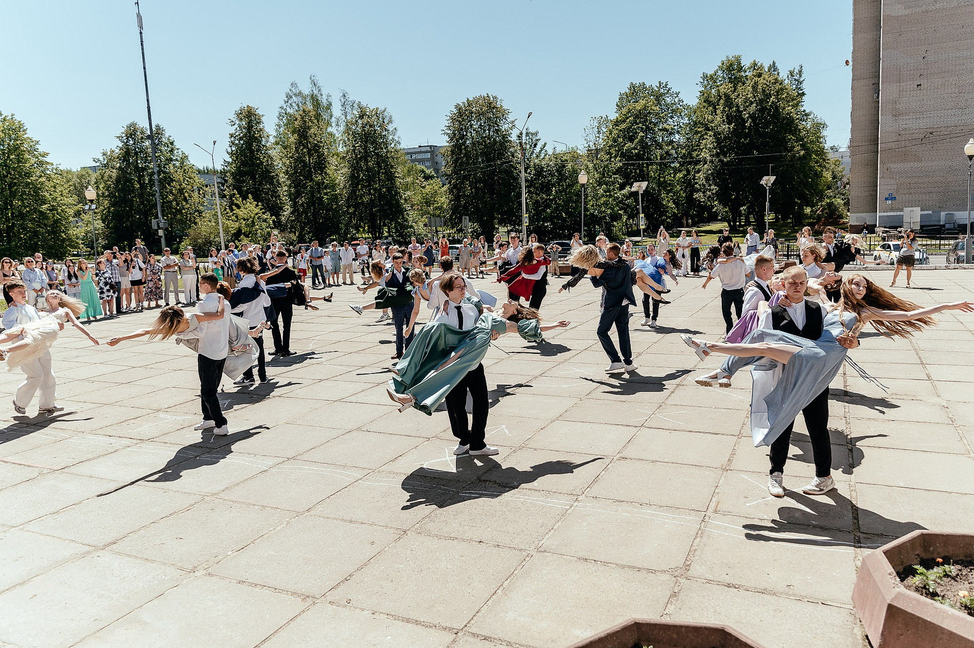 Школьный фотограф в Дубне Талдоме Кимрах. Свадебный фотограф в Дубне Алексей Фонарёв