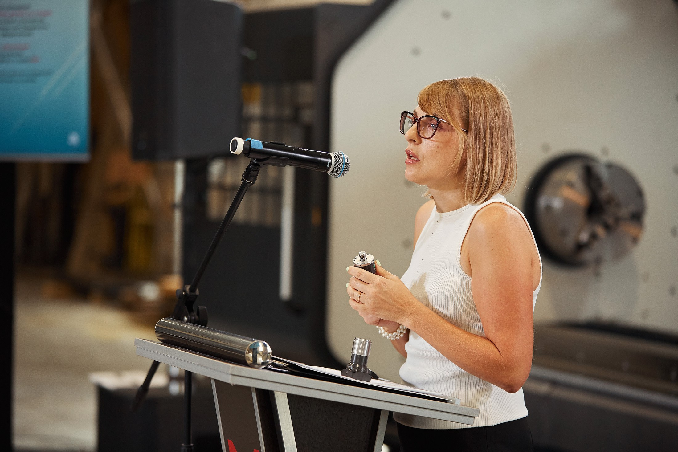 EMG / Международный форум / Презентация нового высокоточного станка. Антон Артюшин, портретный фотограф. Москва