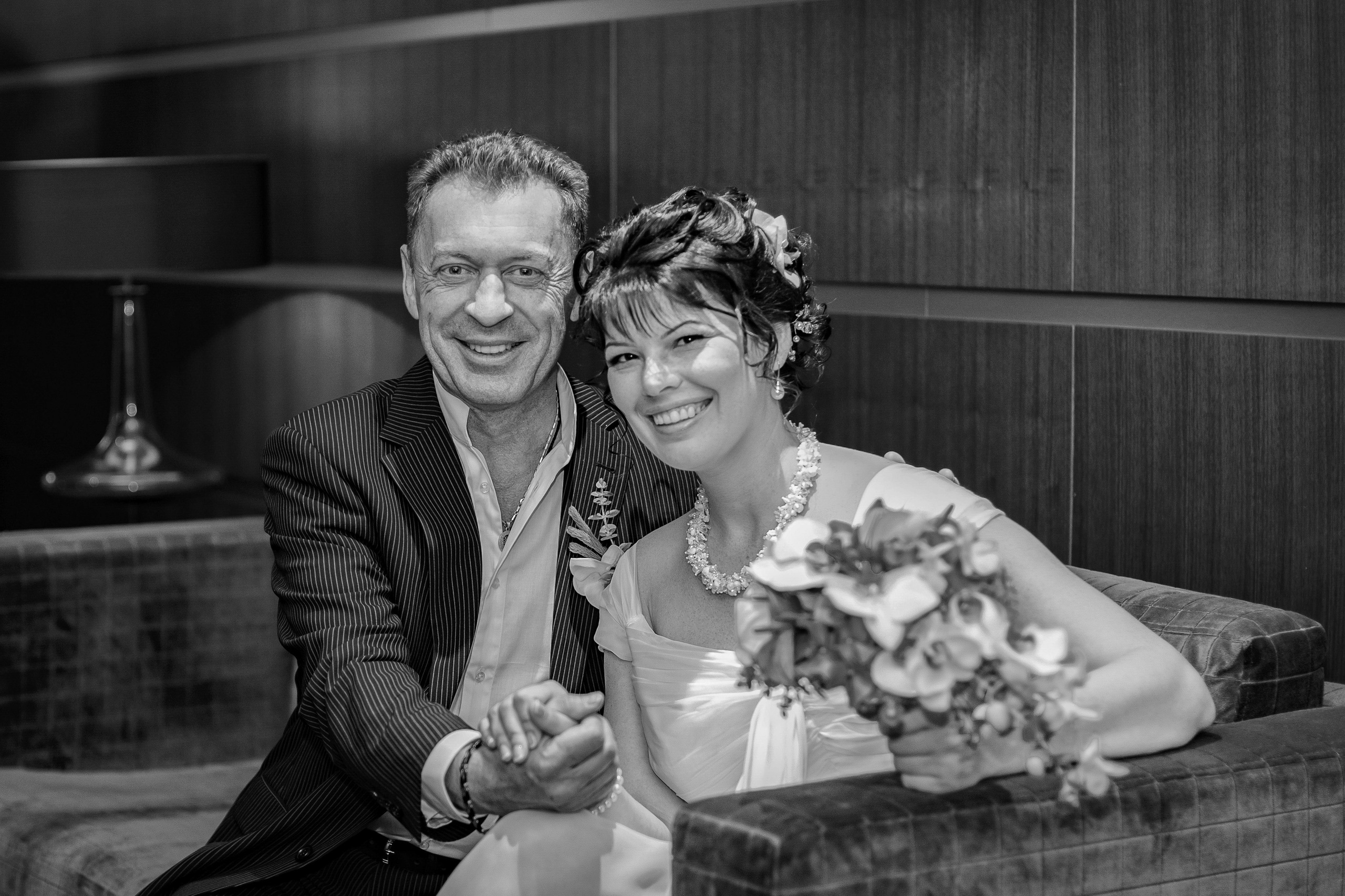 Фотосъёмка свадьбы и обработка фотографий в черно-белом стиле.