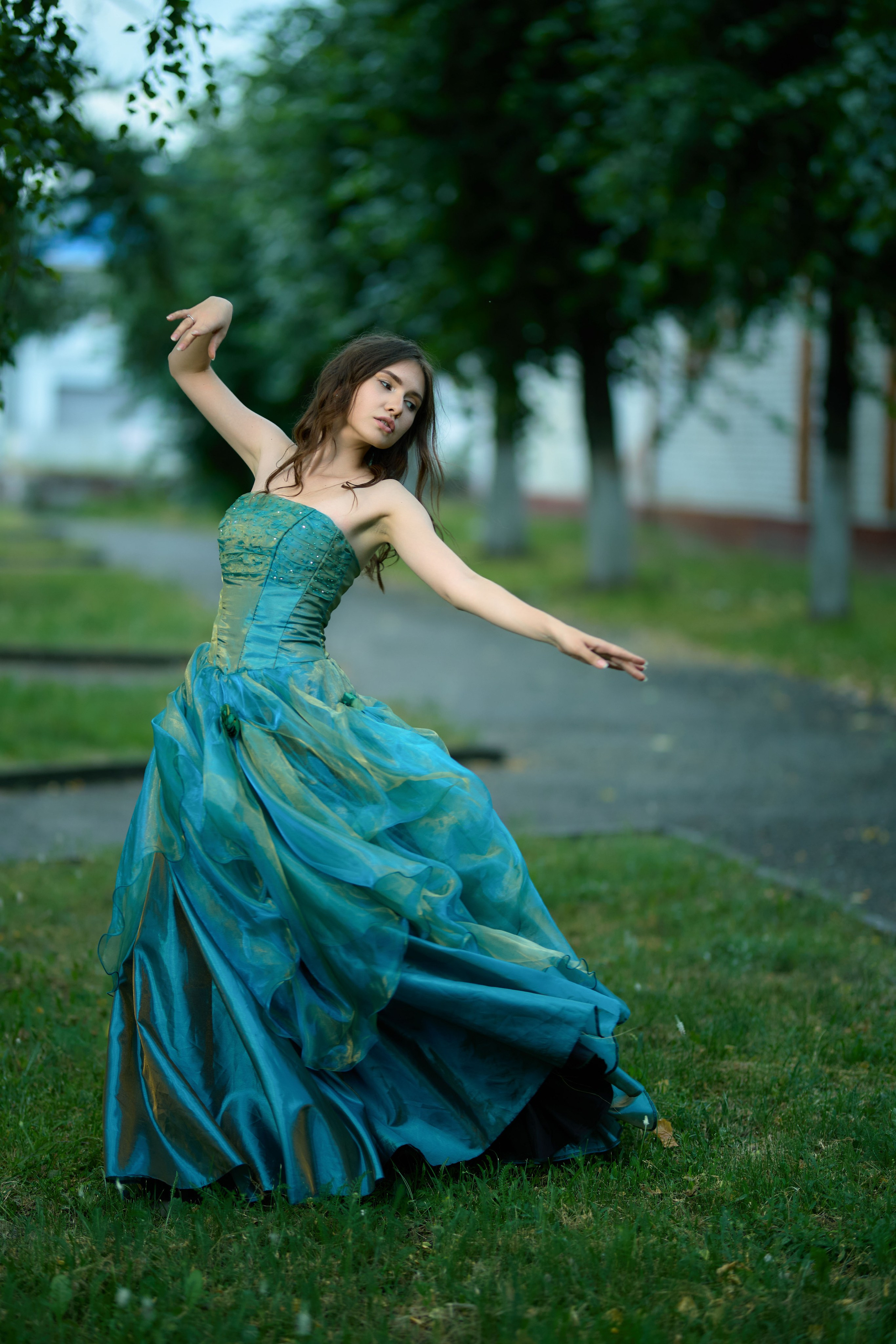 Прогулочная фотосессия в бальных и винтажных платьях. Чувашия, Чебоксары. Владимир Суздалов (ProMaXe) — Портретный фотограф, тематические фотосессии в Чебоксарах