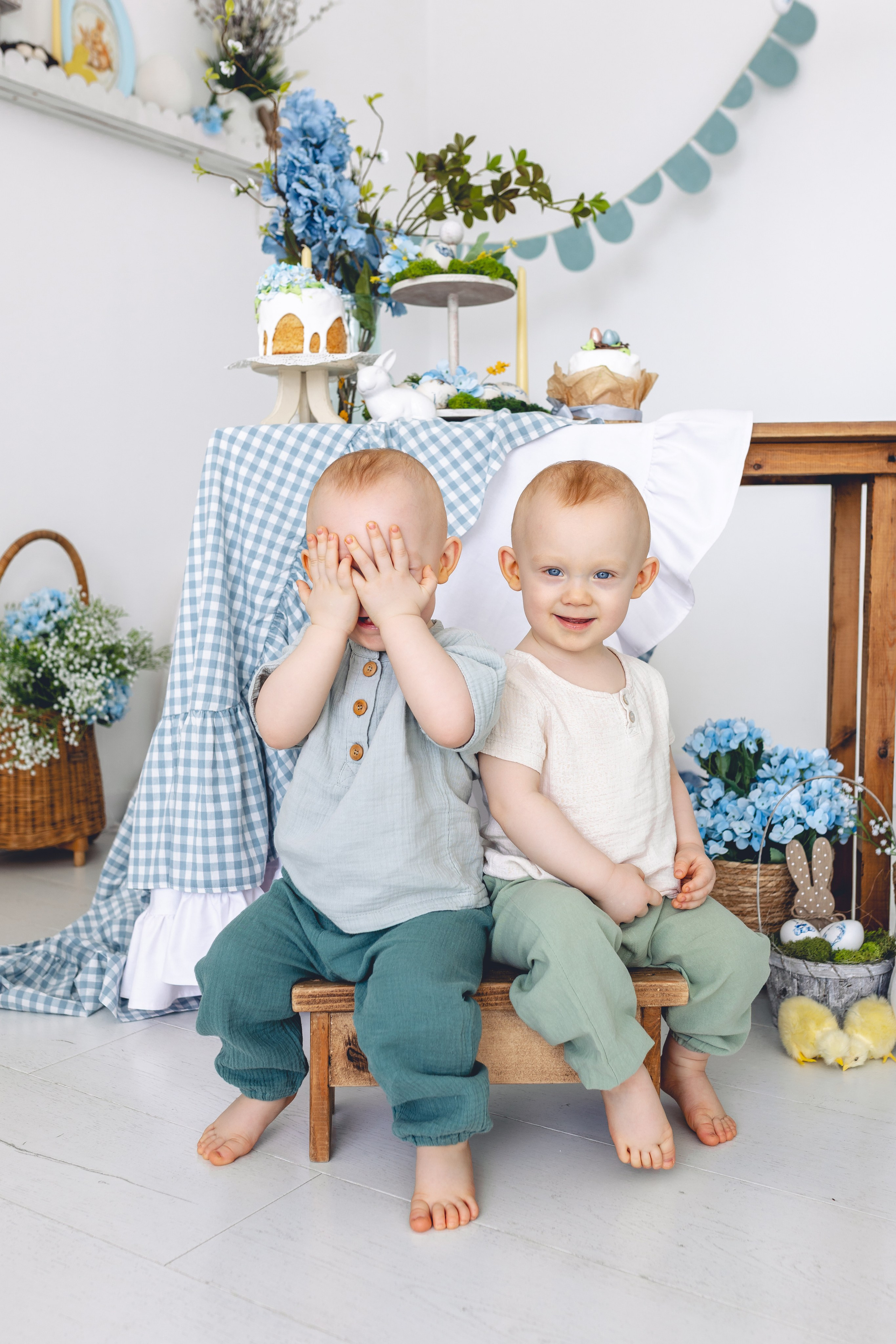 Тройняшки Варя, Миша и Женя пришли к утятам на фотосессию. Фотограф новорожденных в г. Барнаул Ренпенинг Катерина