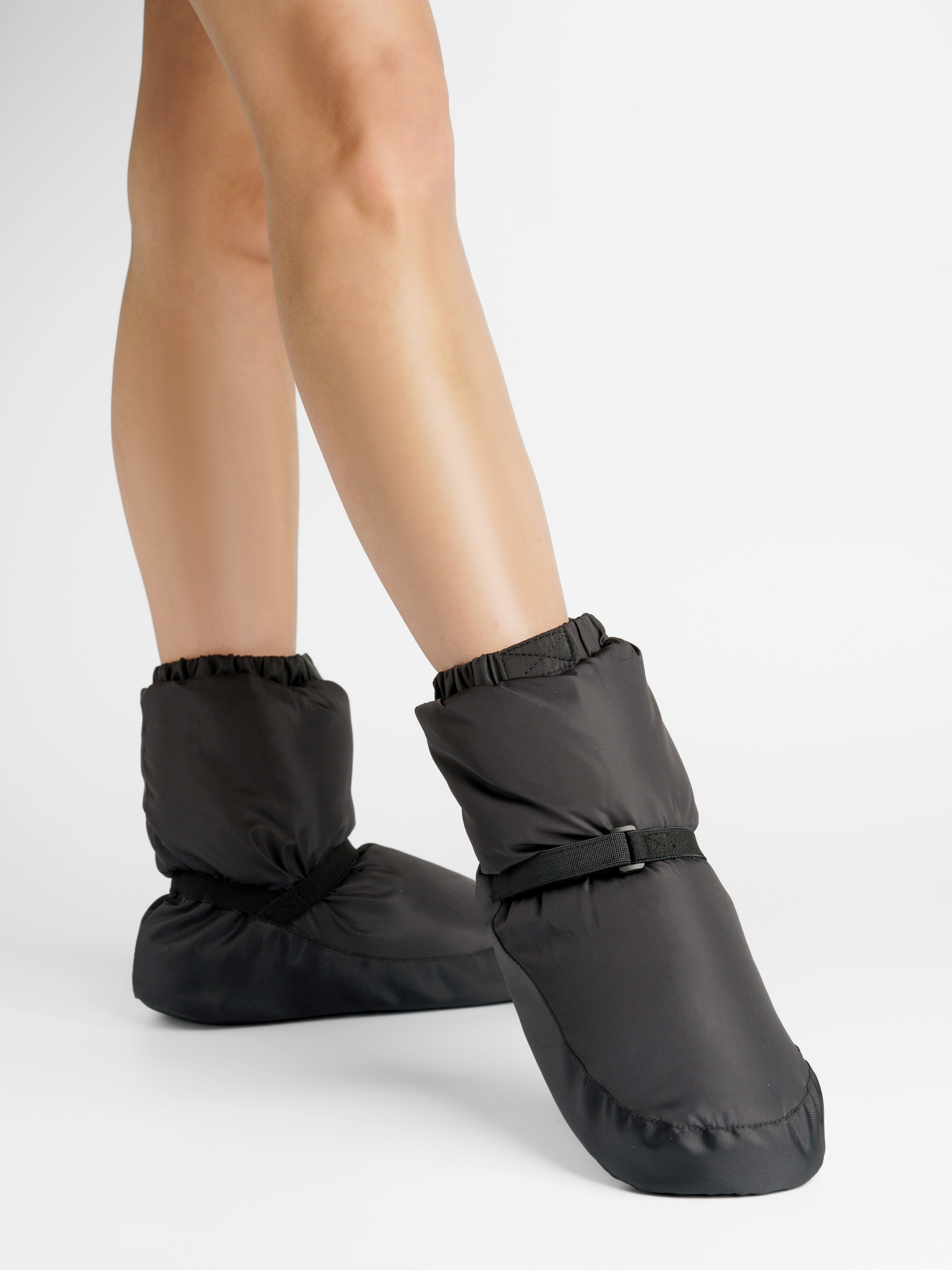 Сапожки для разогрева, модель Алина. KED Production — продакшн из СПб. Создаём фото, видео и контент, который помогает брендам и селлерам продавать больше