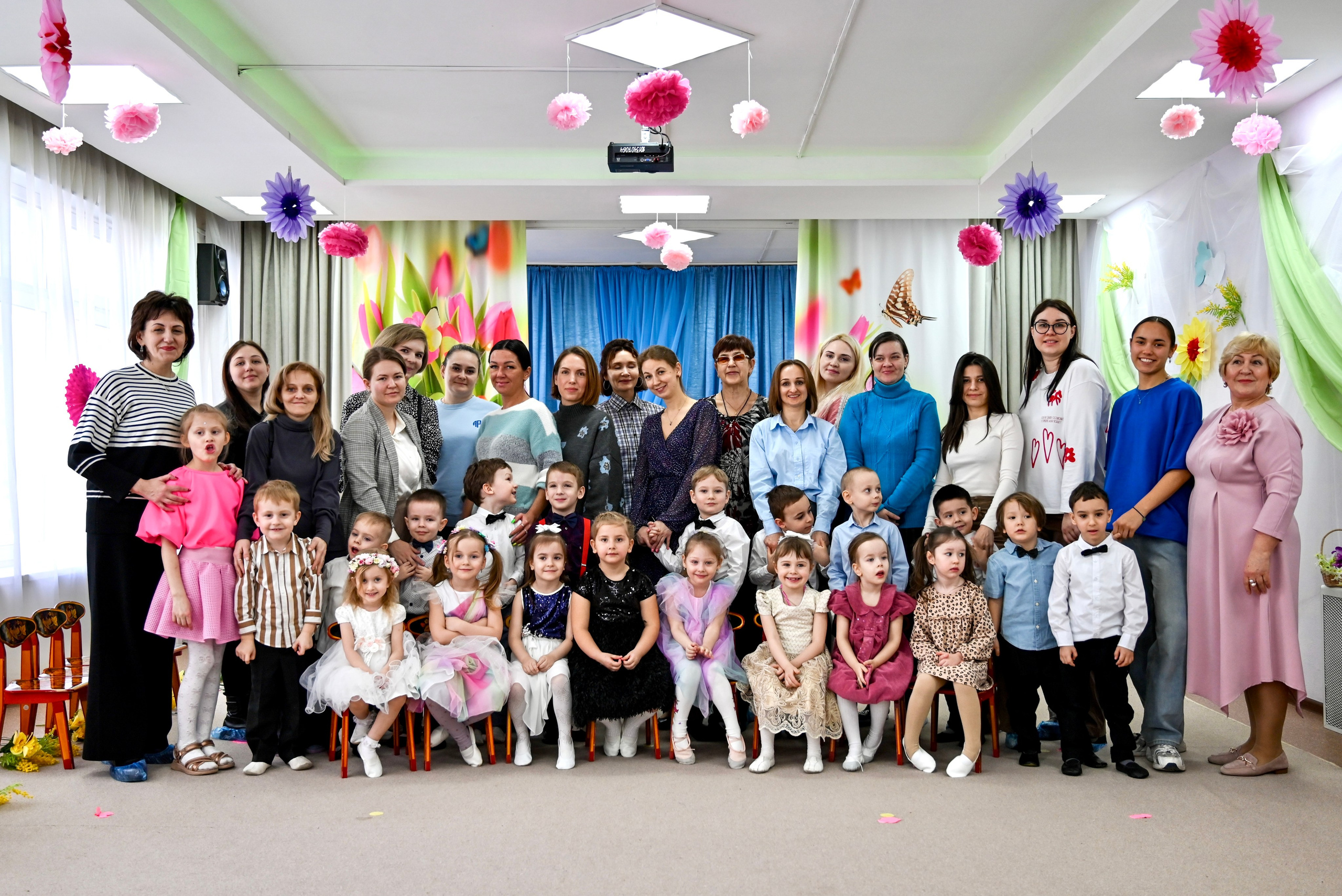Праздник в группе «Дружная семейка». Семейный и детский фотограф Москва