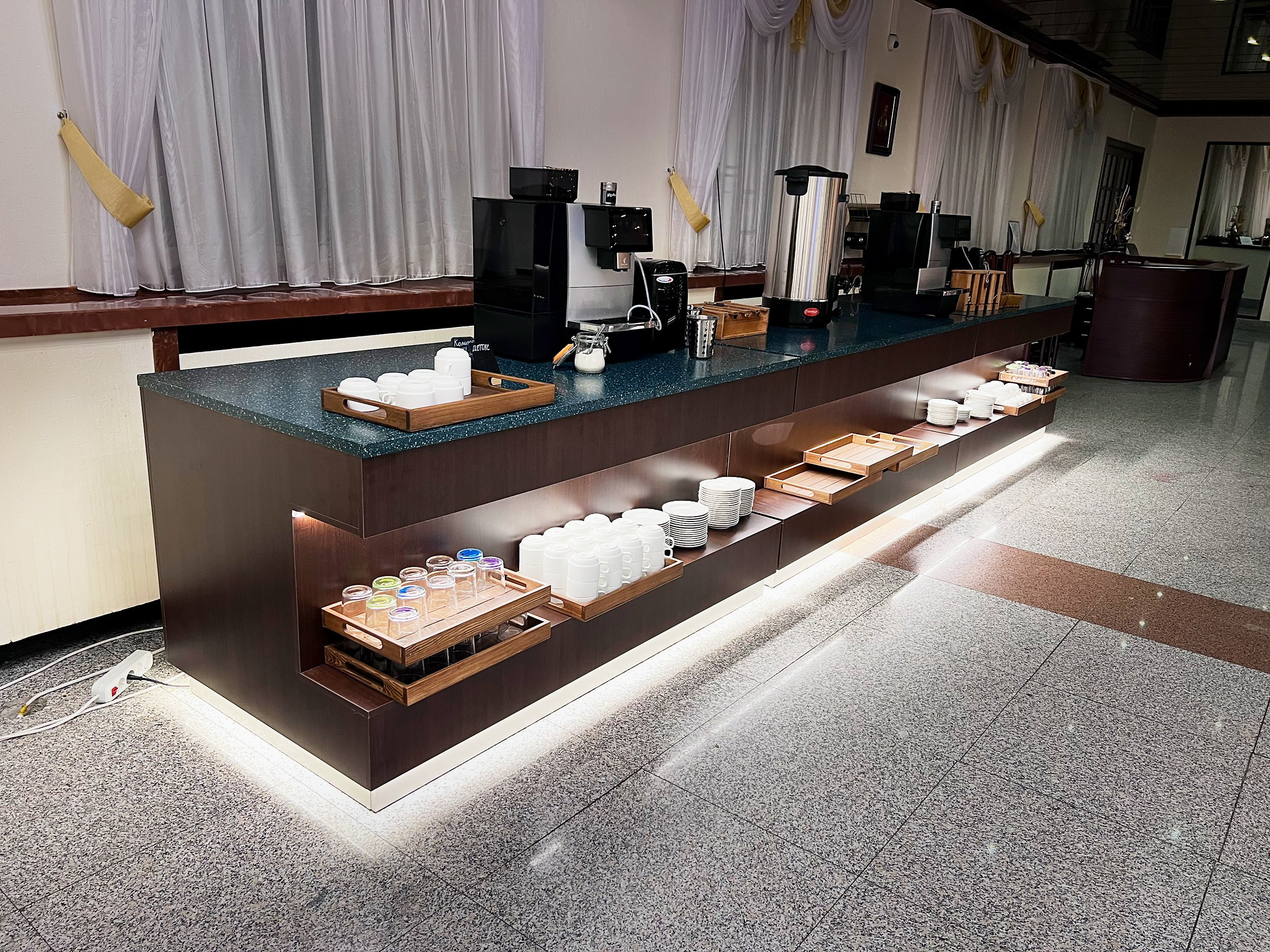 Шведская линия раздачи от производителя. Мебель для бизнеса: Блог о торговом оборудовании на заказ в Москве