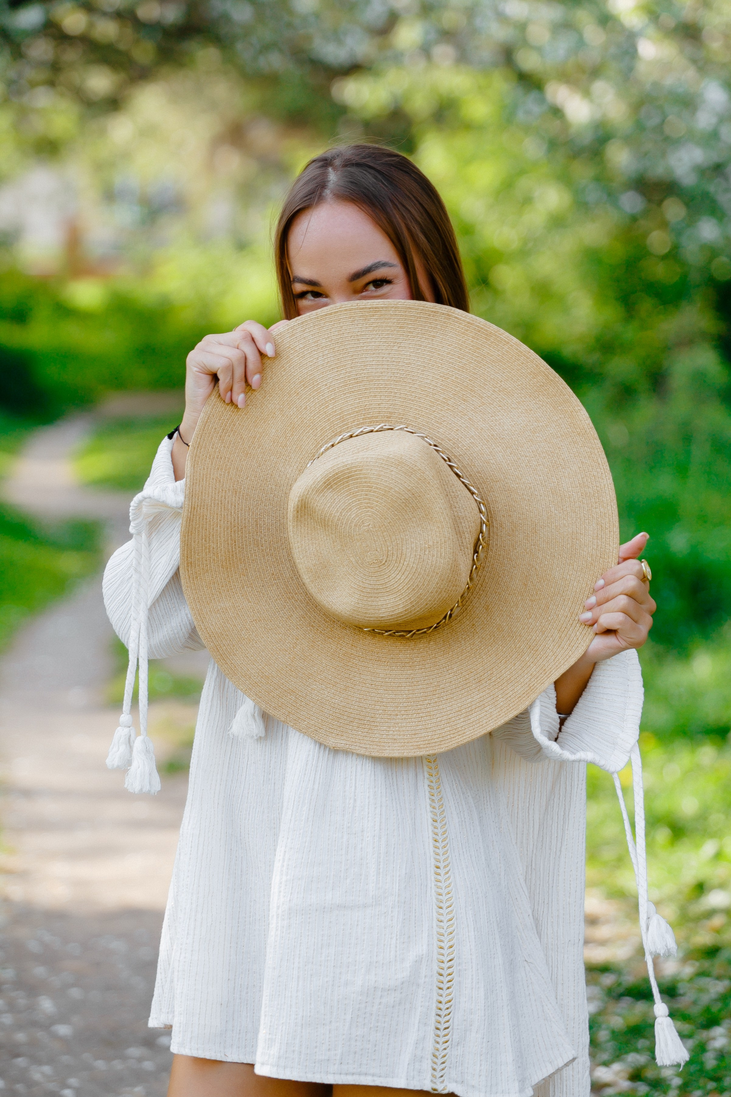 Портретная фотосессия красивой девушки в цветущем яблоневом саду. Свадебный и портретный фотограф в Липецке, Ельце, Воронеже, Москве, Тамбове 
