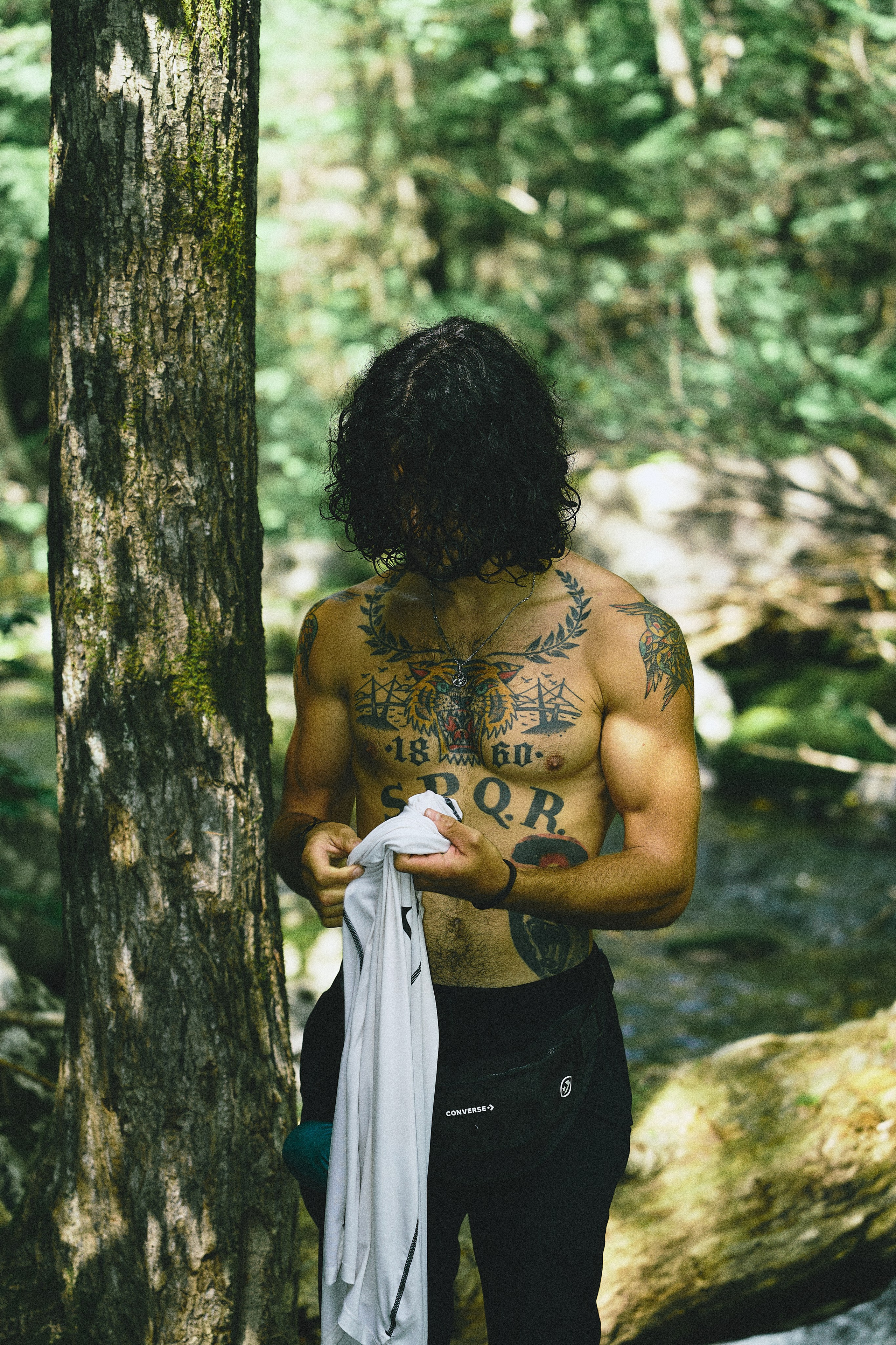 Репортаж трекинга тур группы. Фэшн-фотография и портреты в Владивостоке. Превращаю съёмку в повествование — создаю образы с сюжетом, которые остаются в памяти