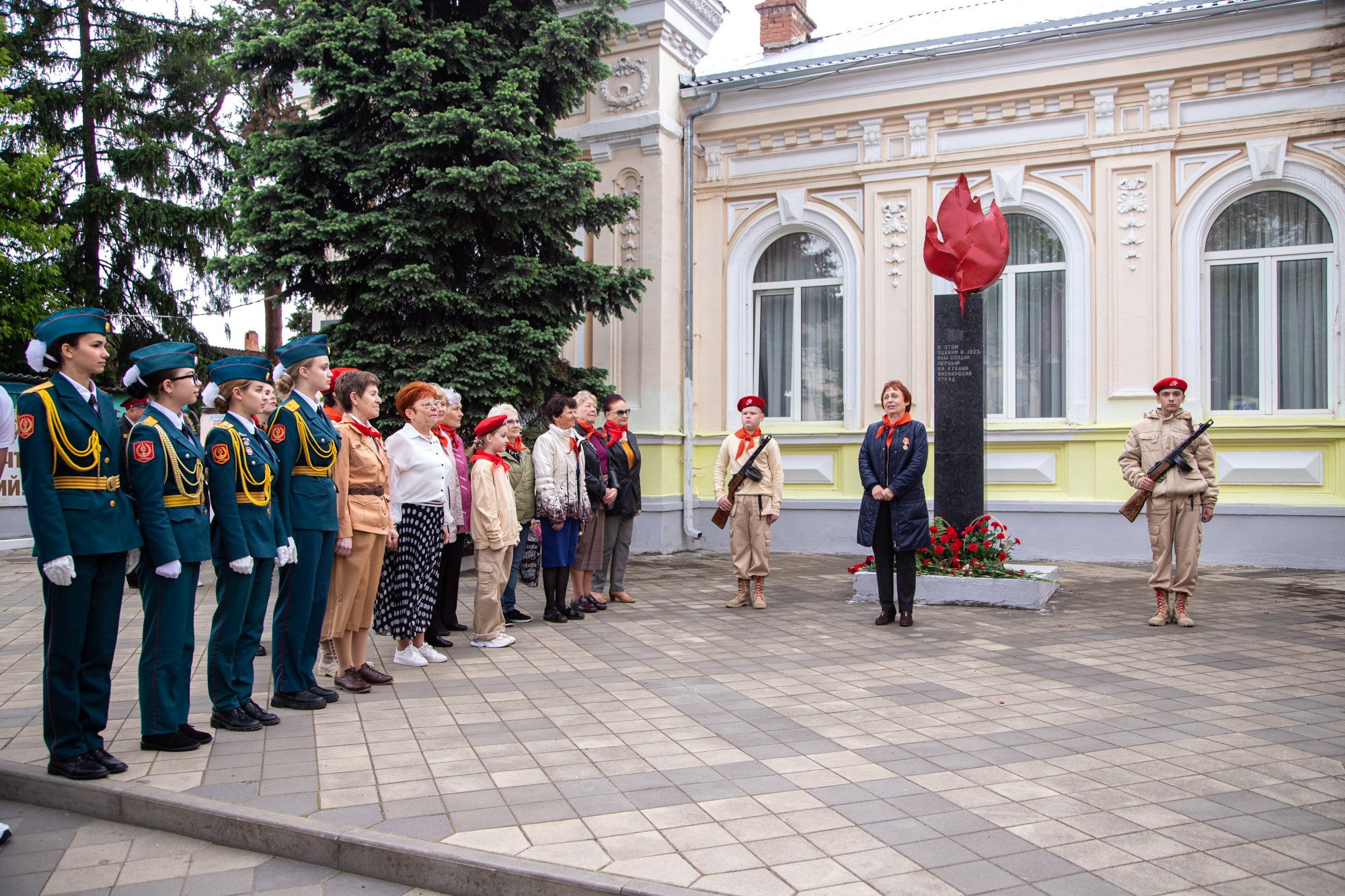 100-летие пионерии. Репортажный, промышленный и маркетплейс-фотограф Дмитрий Чернат