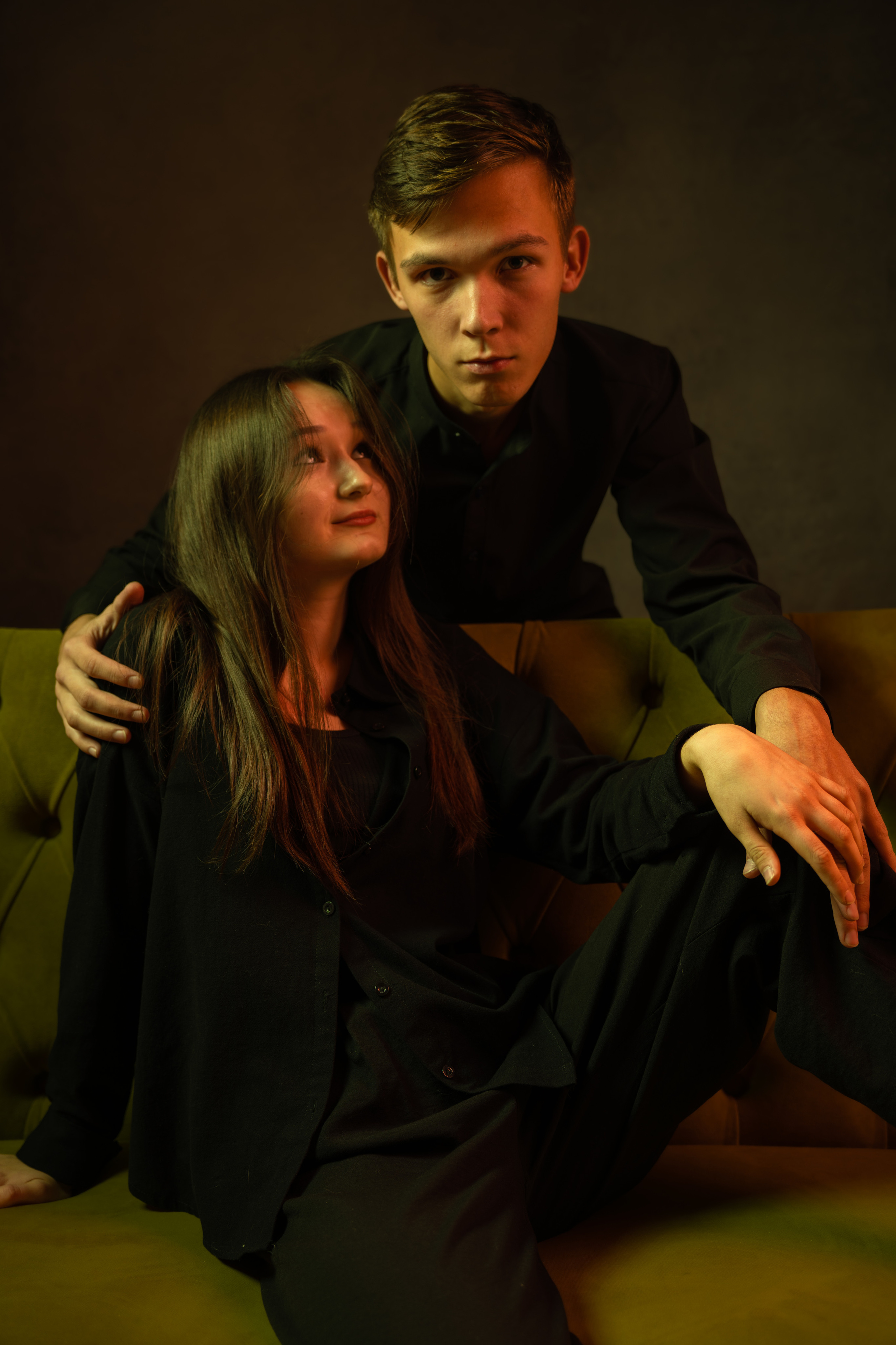 Съемка замечательной молодой пары в домашней фотостудии. Олейник Денис — предметный фотограф, фотограф для маркетплейсов в Казани