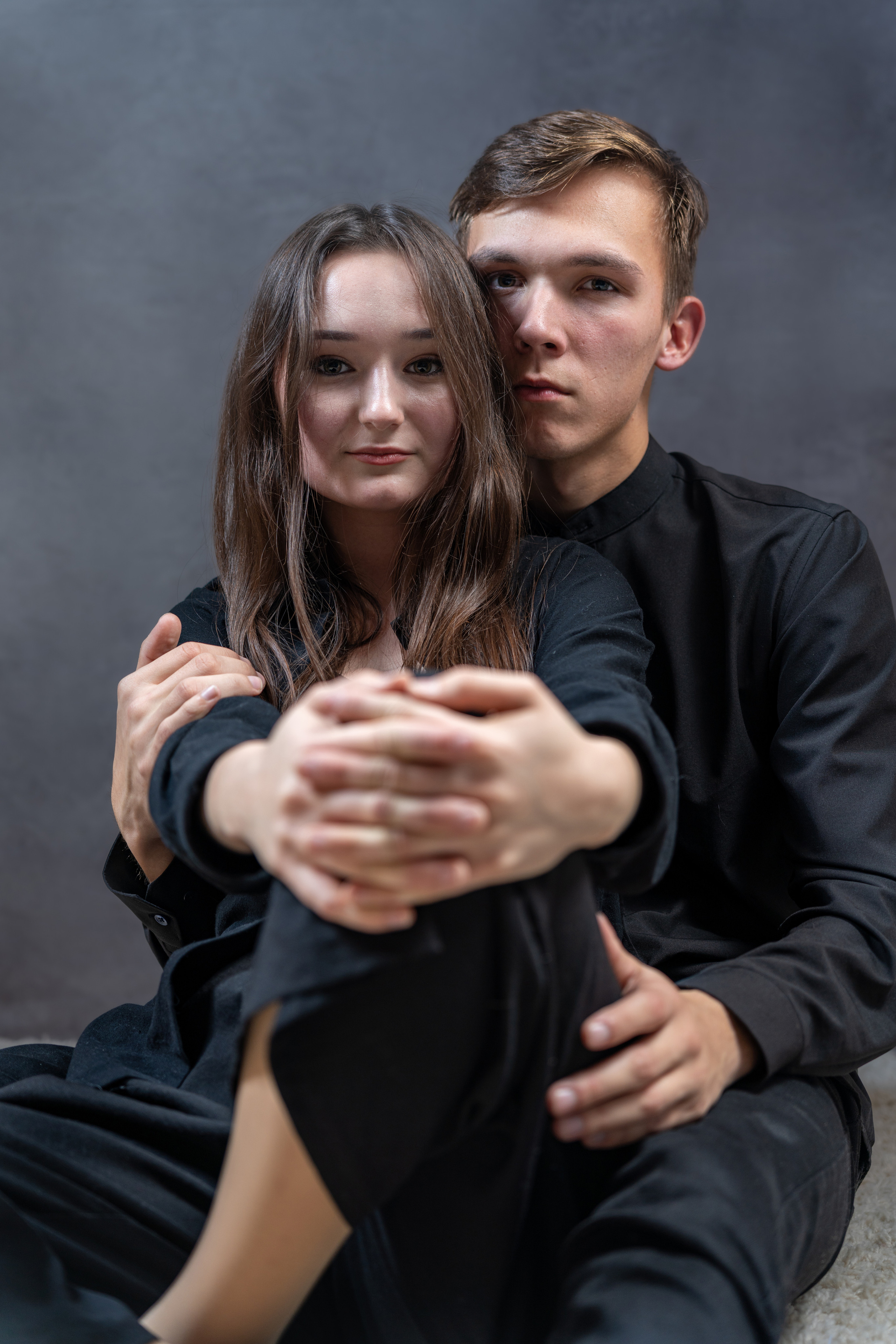 Съемка замечательной молодой пары в домашней фотостудии. Олейник Денис — предметный фотограф, фотограф для маркетплейсов в Казани