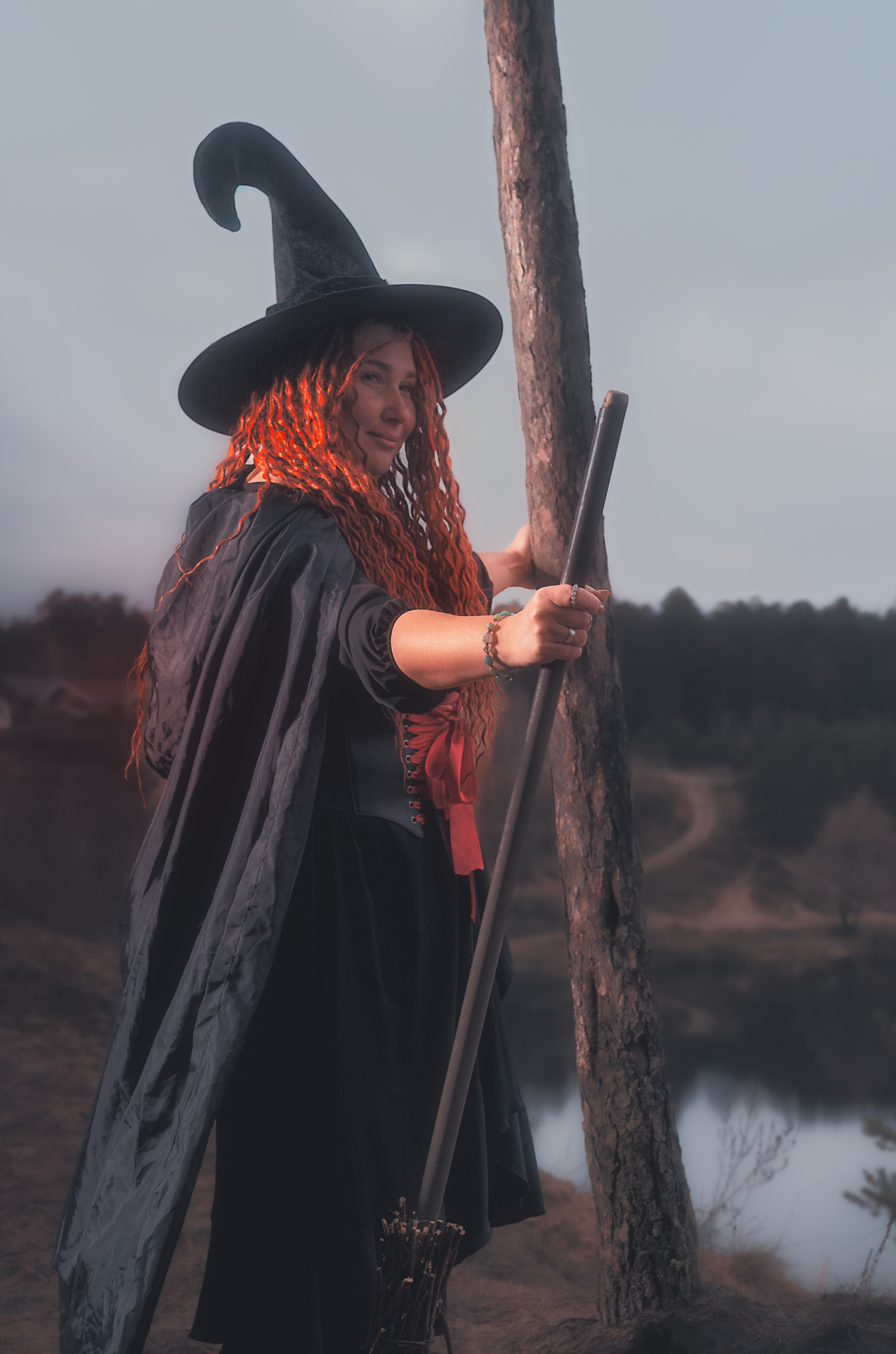 Творческая фотосъемка по запросу «Ведьма». Олейник Денис — предметный фотограф, фотограф для маркетплейсов в Казани