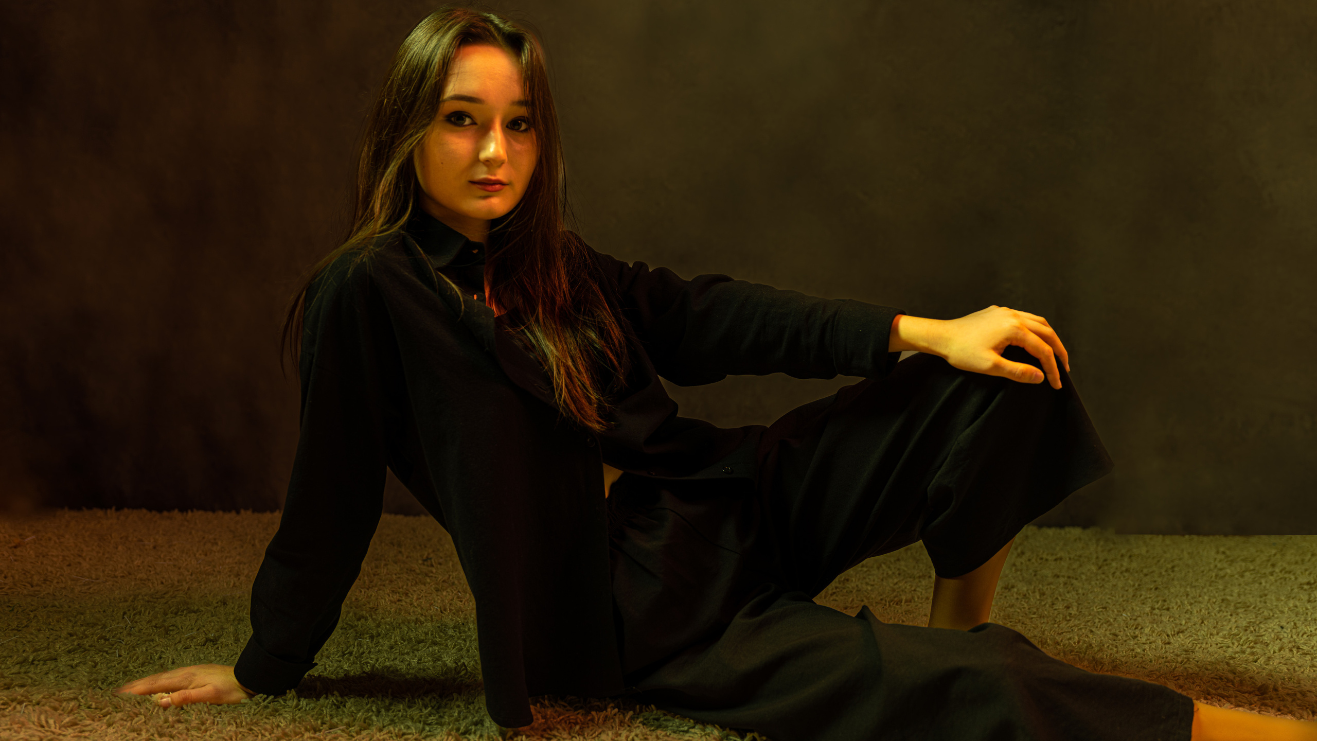 Съемка замечательной молодой пары в домашней фотостудии. Олейник Денис — предметный фотограф, фотограф для маркетплейсов в Казани