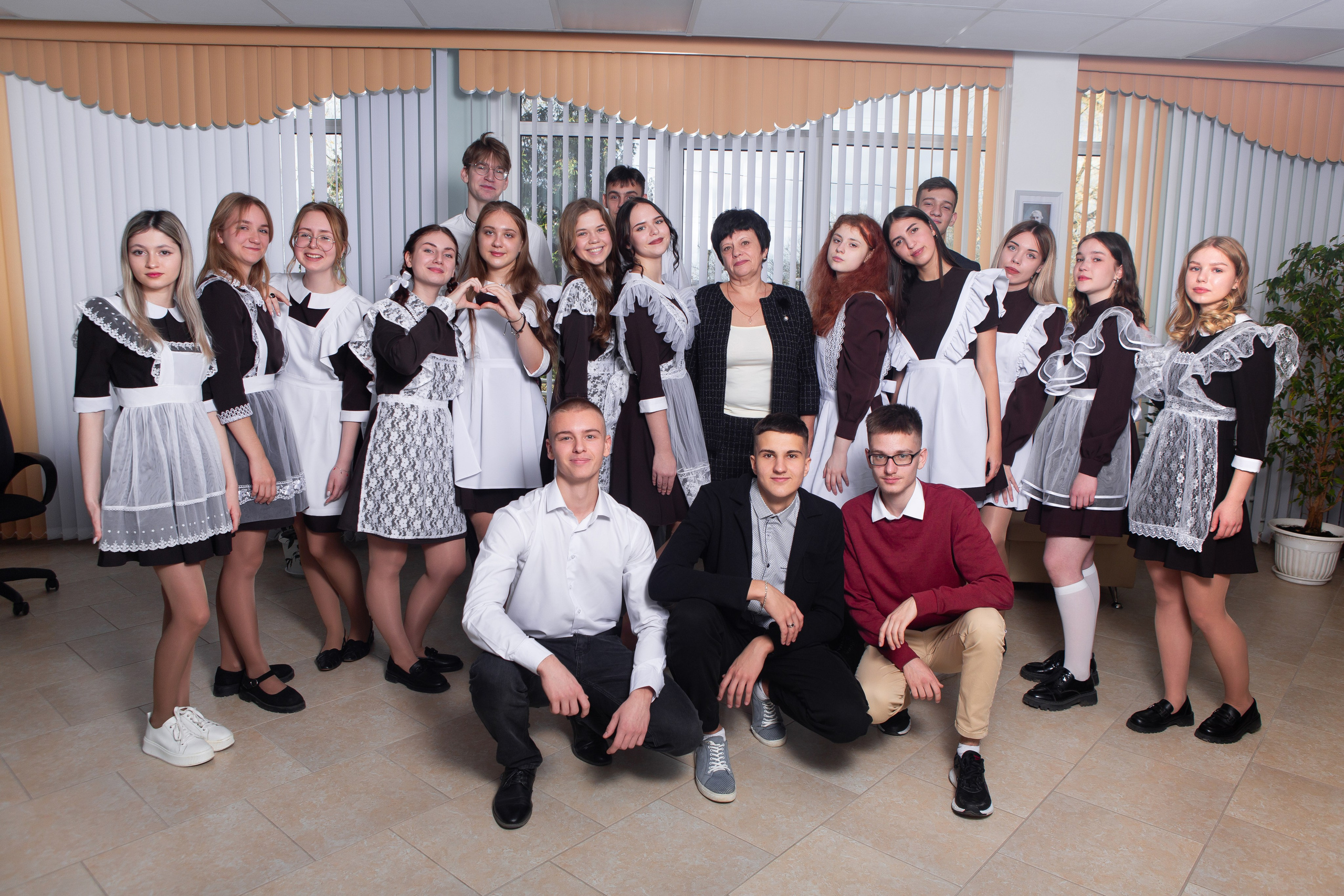 ФОТОСЕССИЯ В БИБЛИОТЕКЕ ДЛЯ 11 КЛАССОВ -1. ТВОЙ АЛЬБОМ / ТВОИ ПРАВИЛА