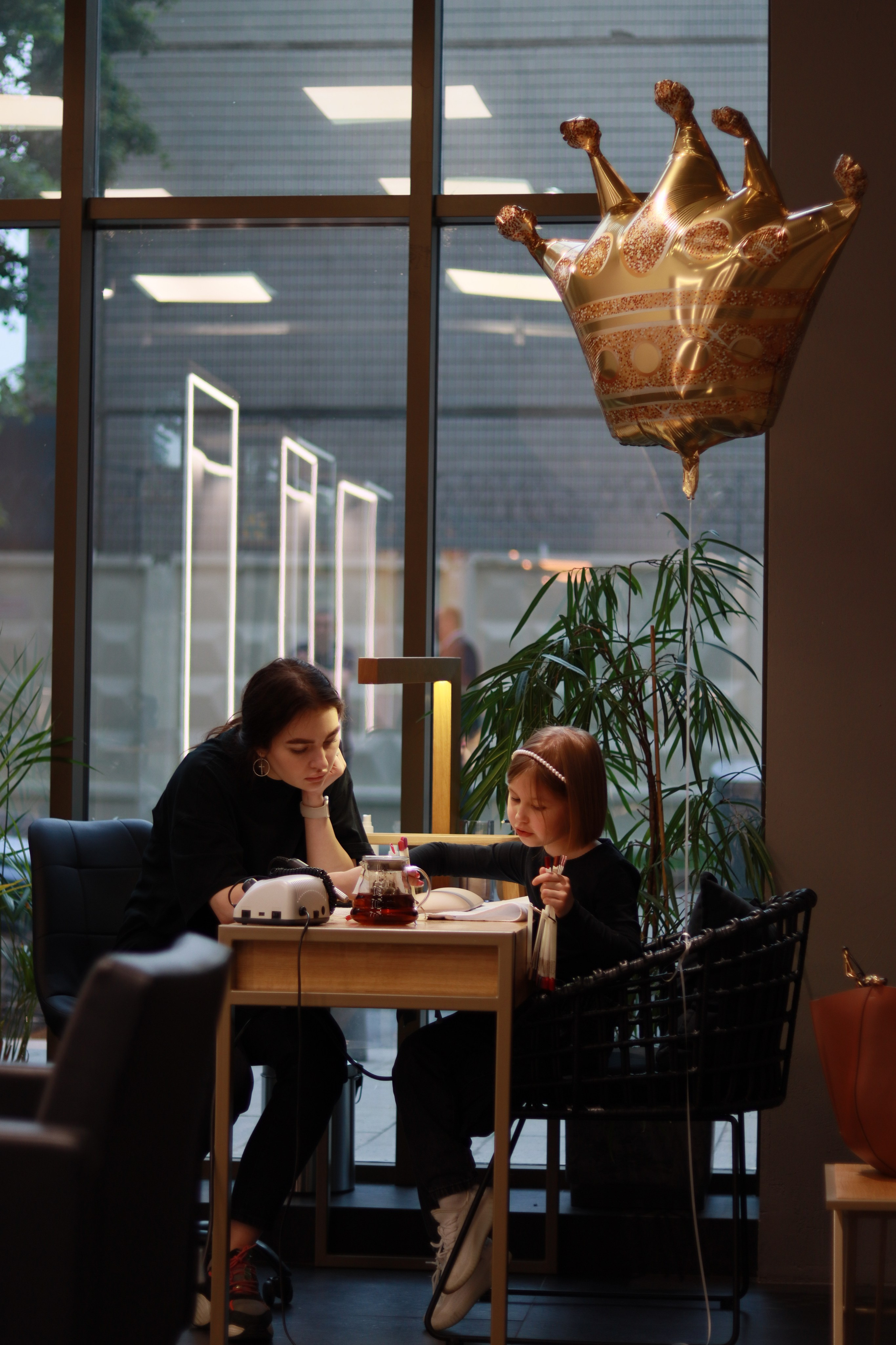 Услуги мастеров маникюра. Салон красоты Праvда в Москве