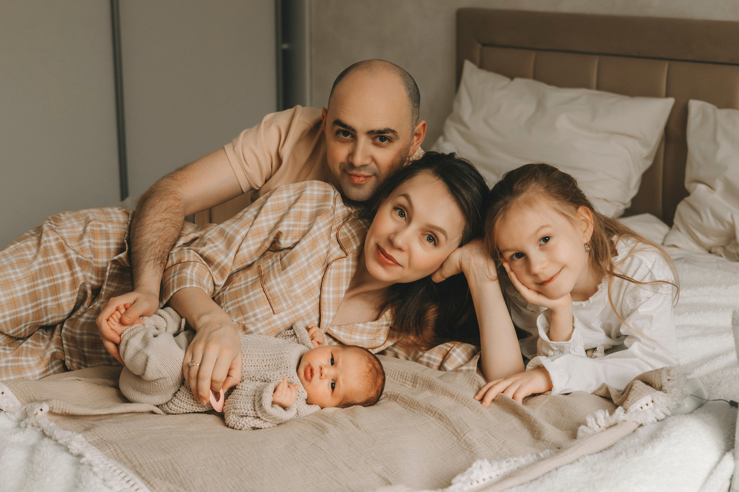 семейное фото с новорожденным 