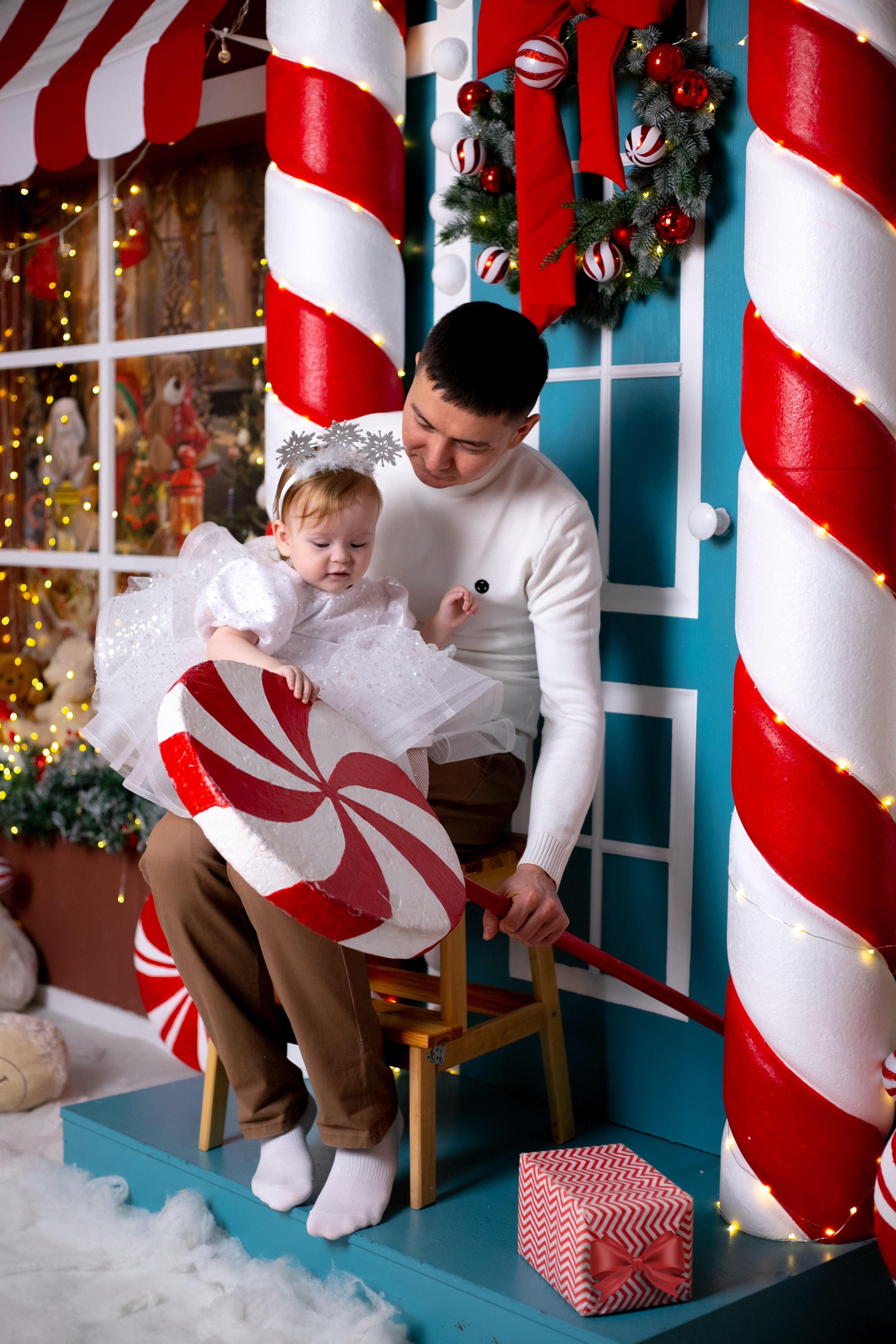 Семейная съемка. Новогодняя. Праздничная фотосессия. Фотограф Кравченко Юлия. Энгельс