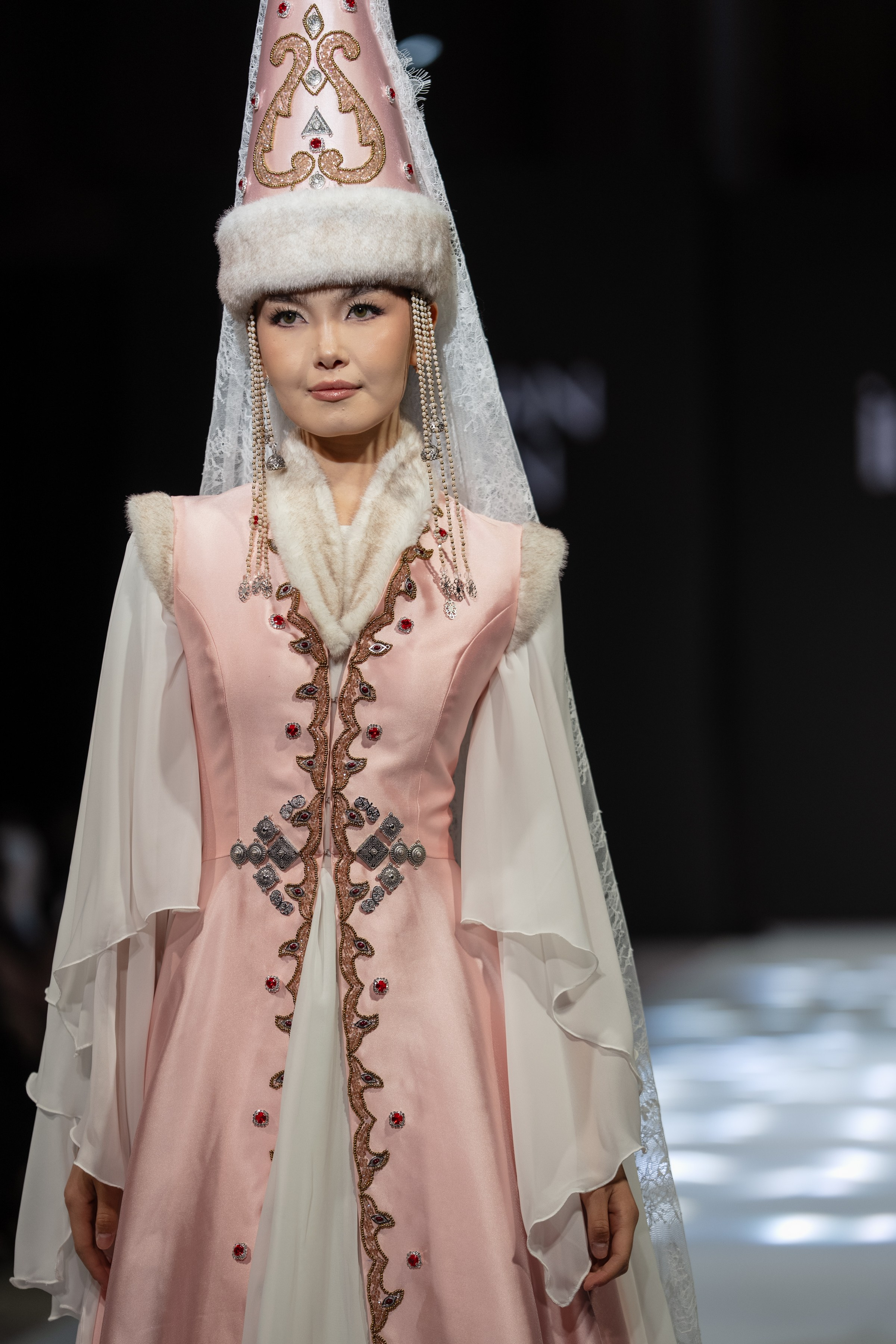 EURASIAN FASHION WEEK Innes. Сайт Алматинского НЮ АРТ, будуар и фэшн фотографа Дениса Карпенко