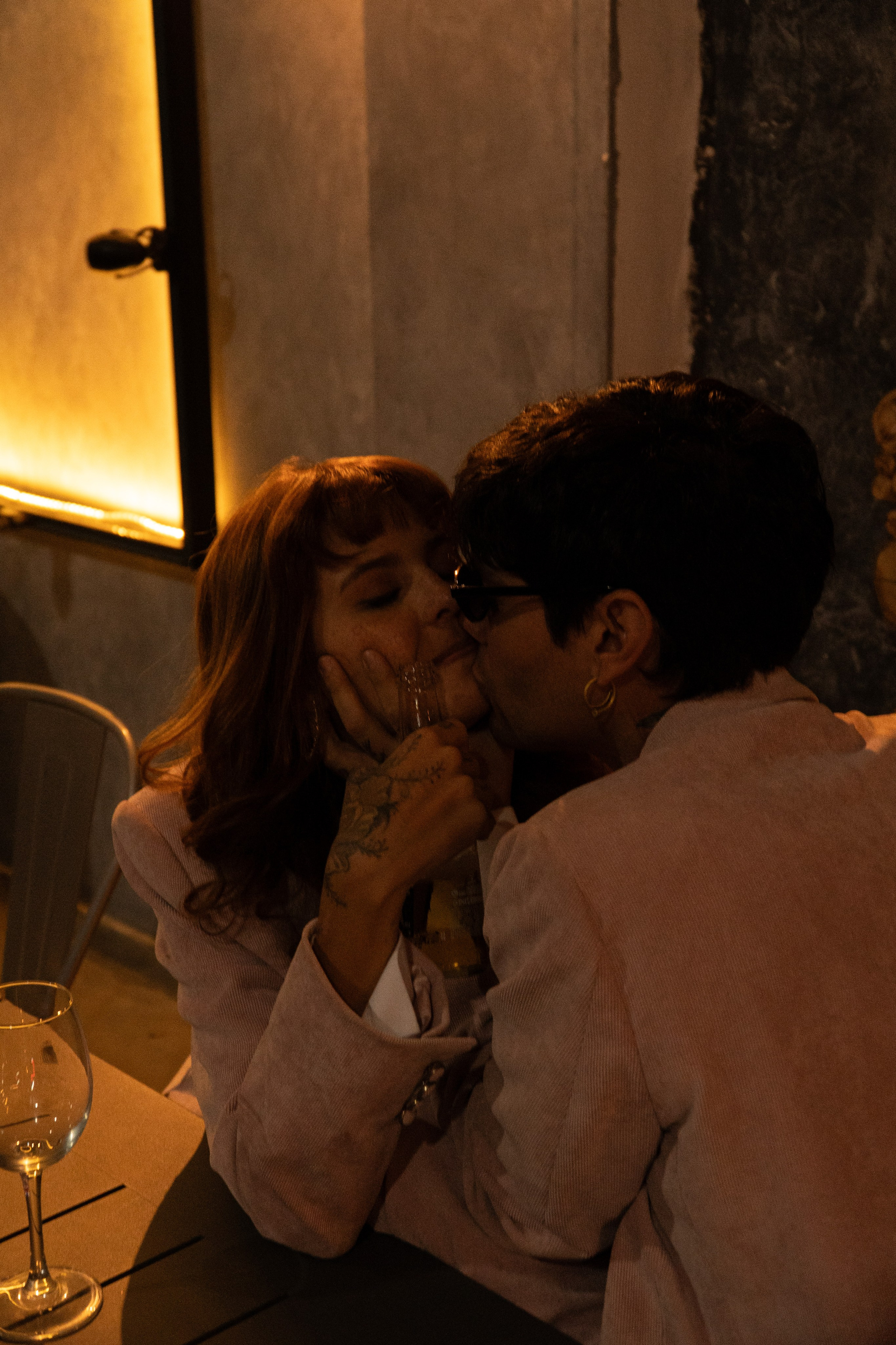 «The kitchen». Wedding Photographer in Barcelona and Medellin