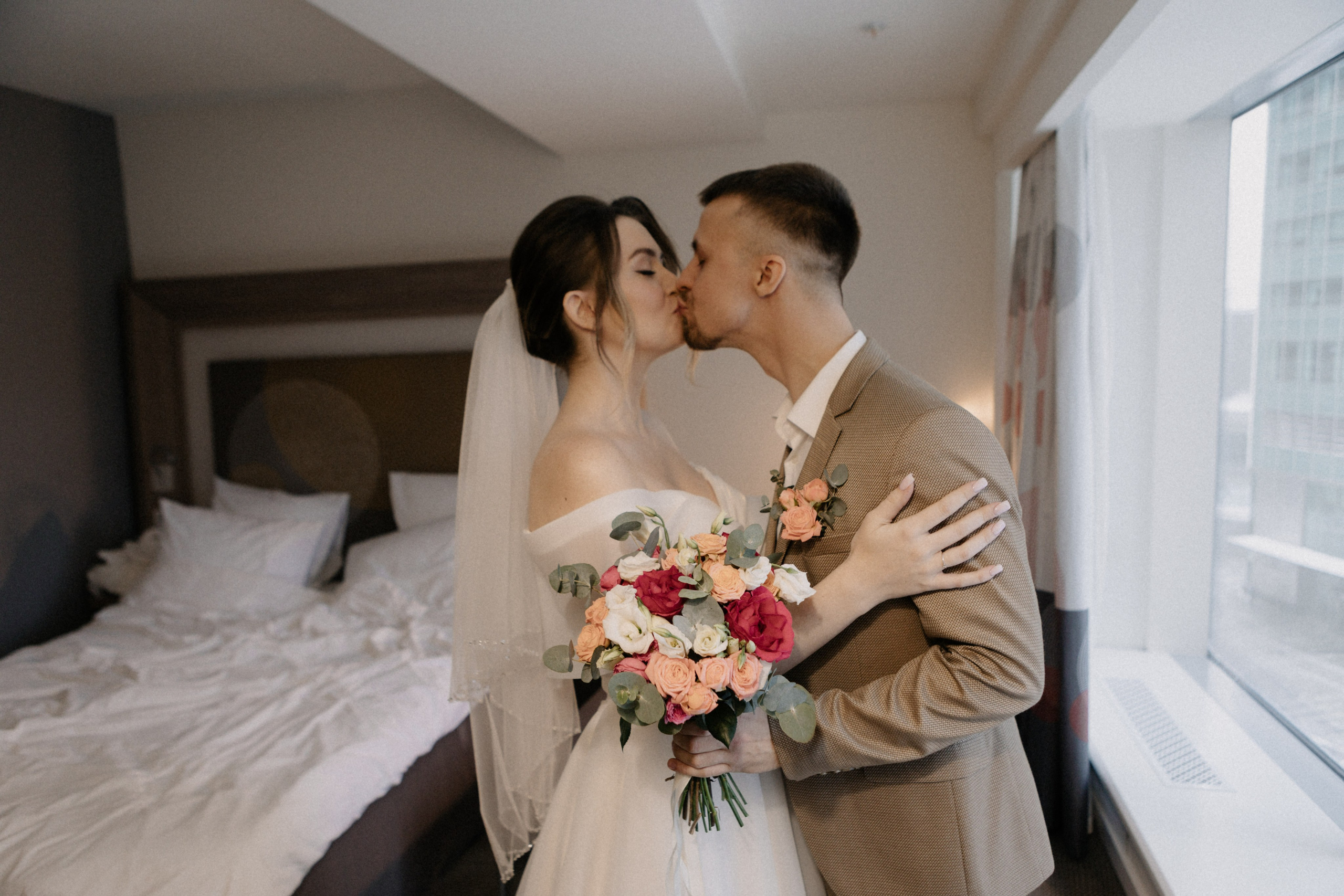 Ксюша и Илья. Утро в отеле роспись в Birds. Свадебный и портретный фотограф в Москве Анастасия Масюк