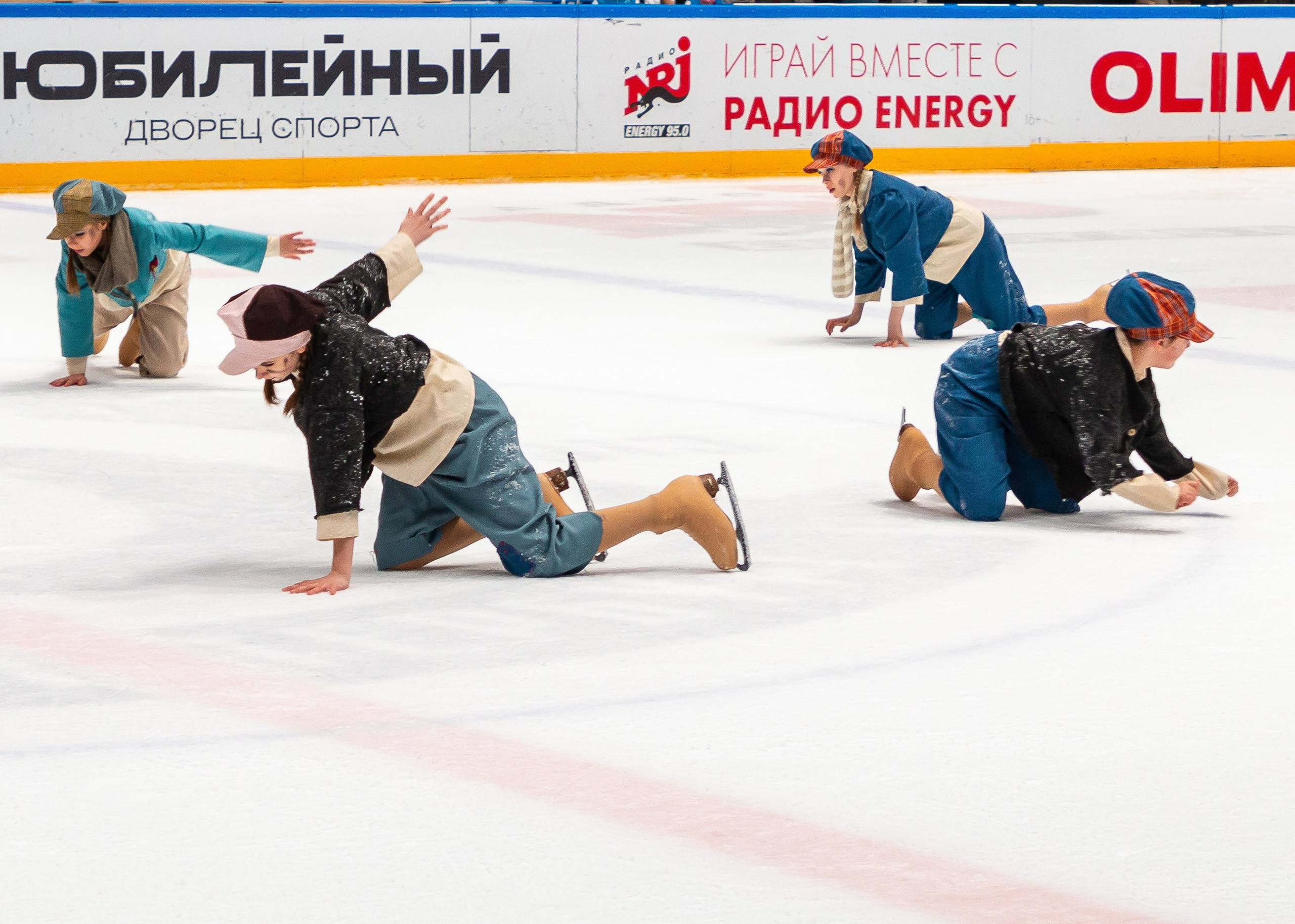 VII Ежегодный фестиваль массовых танцев на льду и фигурного катания «Петровский лёд» Санкт-Петербург 2024. Репортажный фотограф в Москве