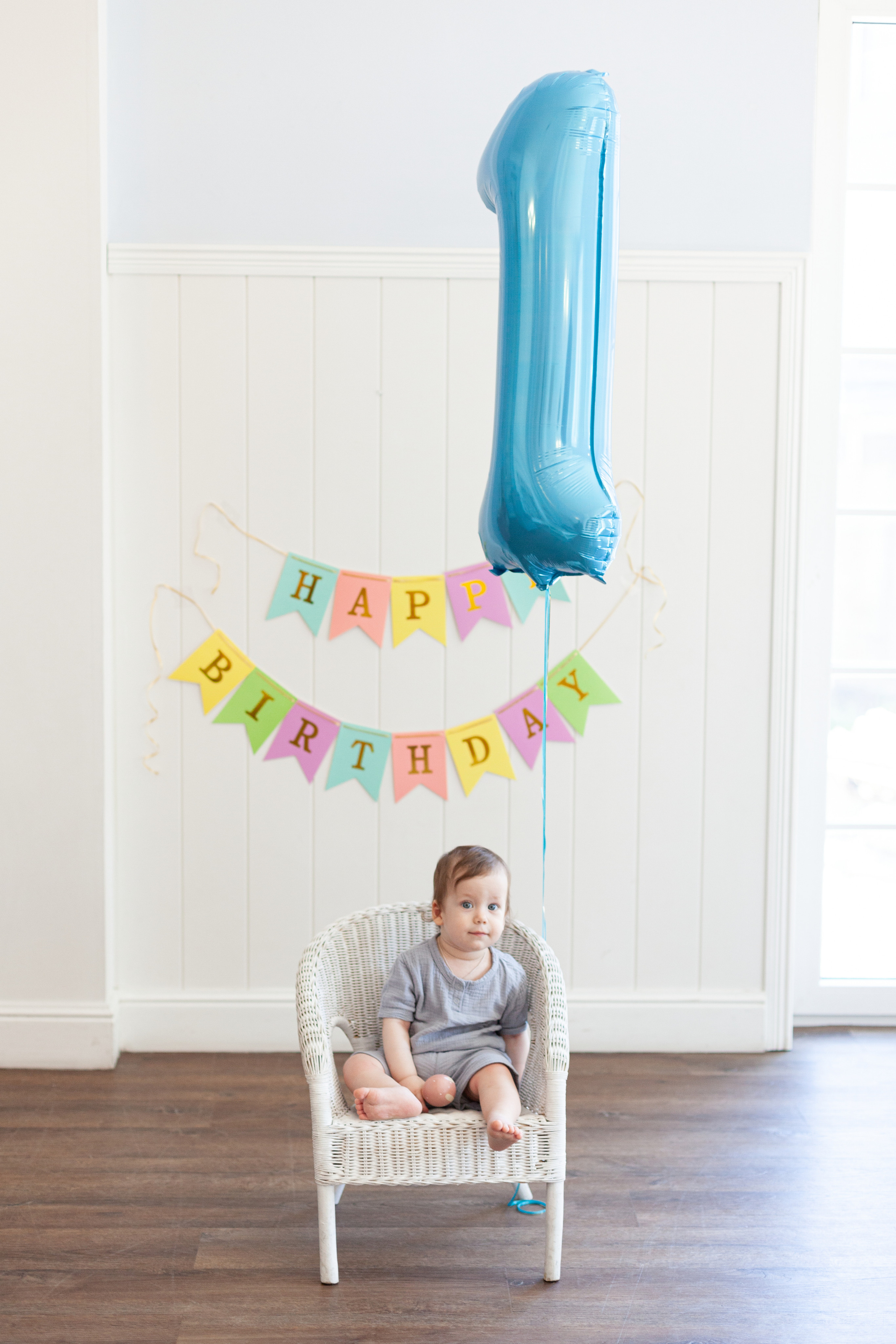 Студийная фотосессия годовасика с семьей. Детский и контент фотограф Надя Волкова Санкт-Петербург