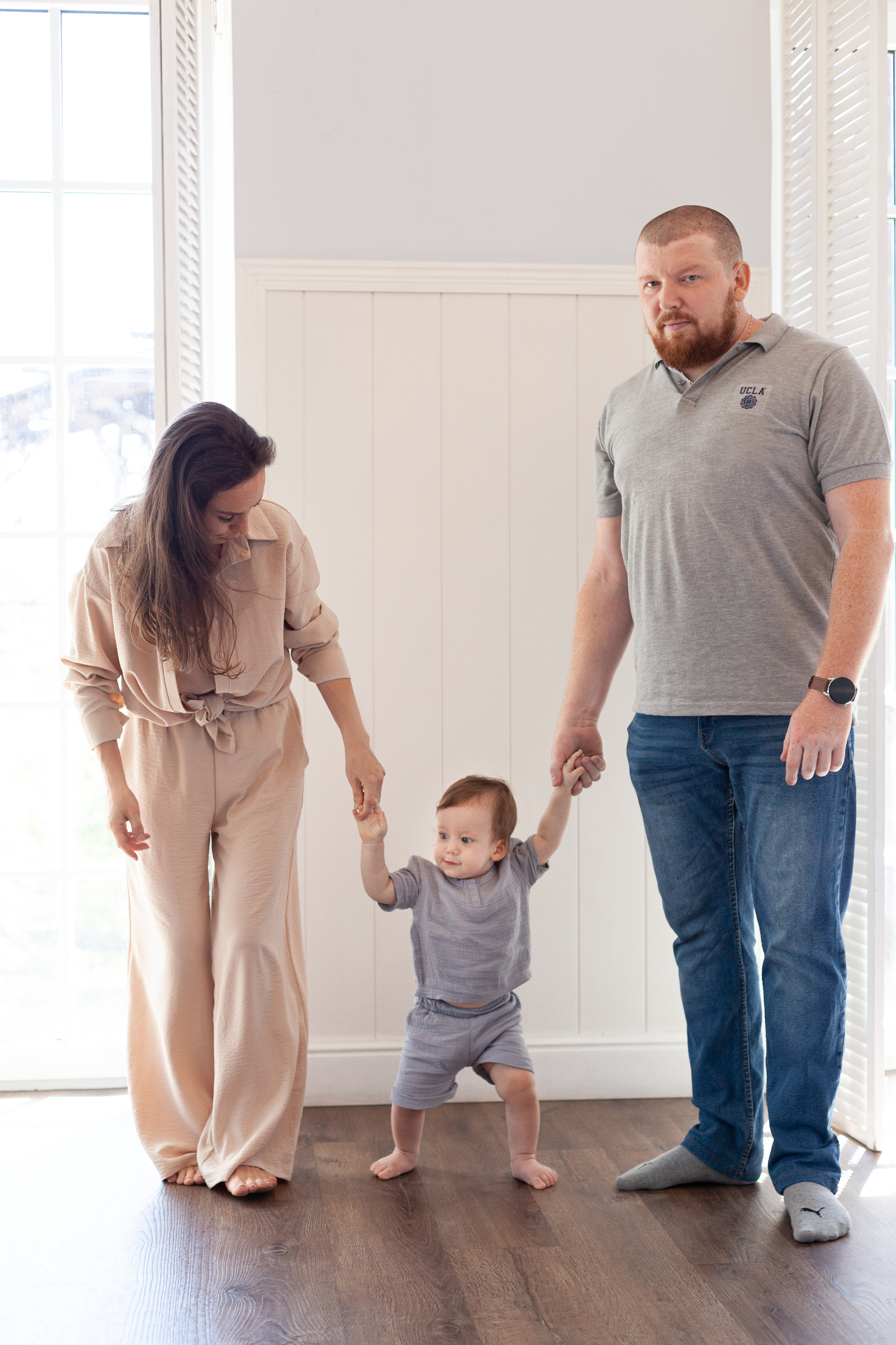 Студийная фотосессия годовасика с семьей. Детский и контент фотограф Надя Волкова Санкт-Петербург